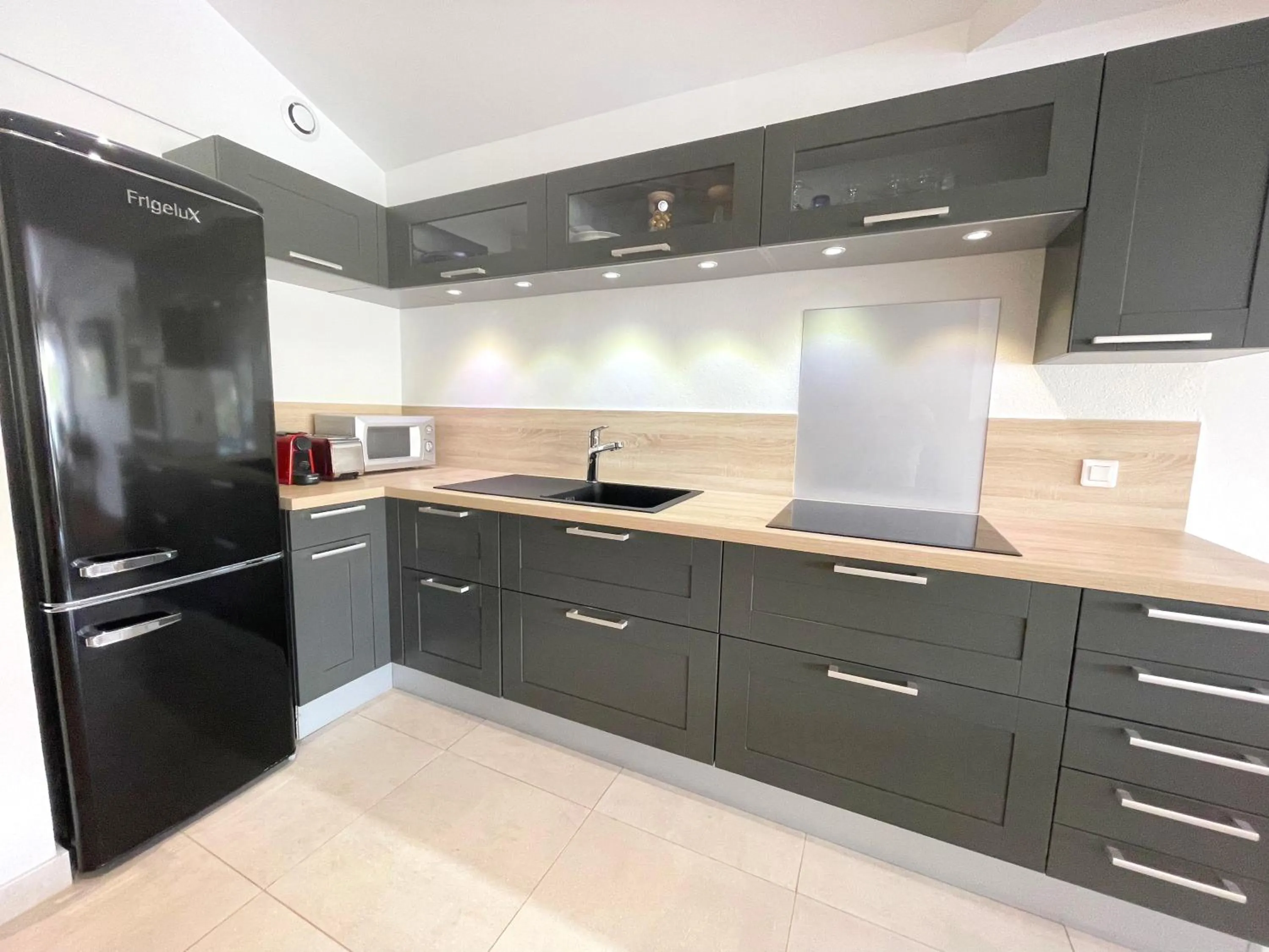 Kitchen or kitchenette in Les Balcons d'Oyster Pond