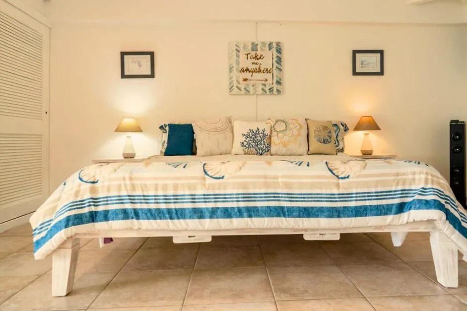 Bed in Les Balcons d'Oyster Pond