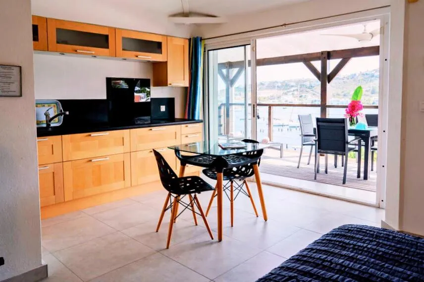 stove in Les Balcons d'Oyster Pond