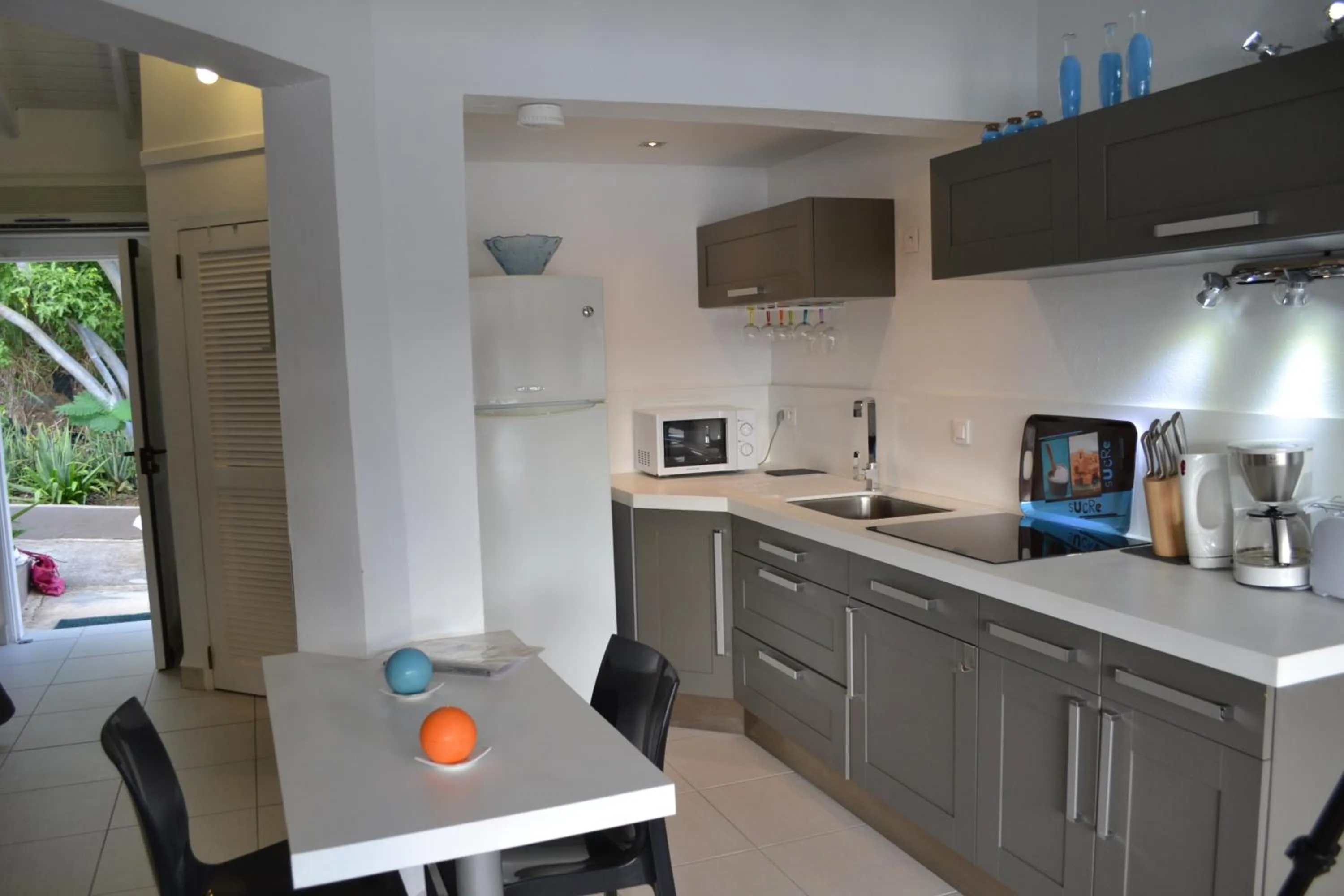 Kitchen or kitchenette in Les Balcons d'Oyster Pond