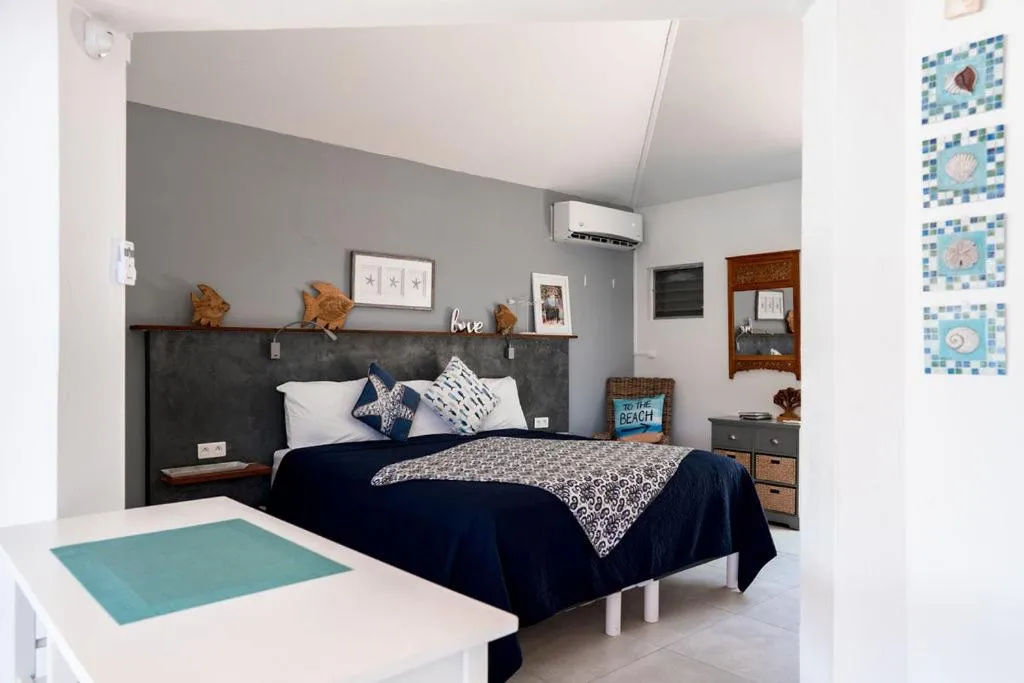 Bed in Les Balcons d'Oyster Pond