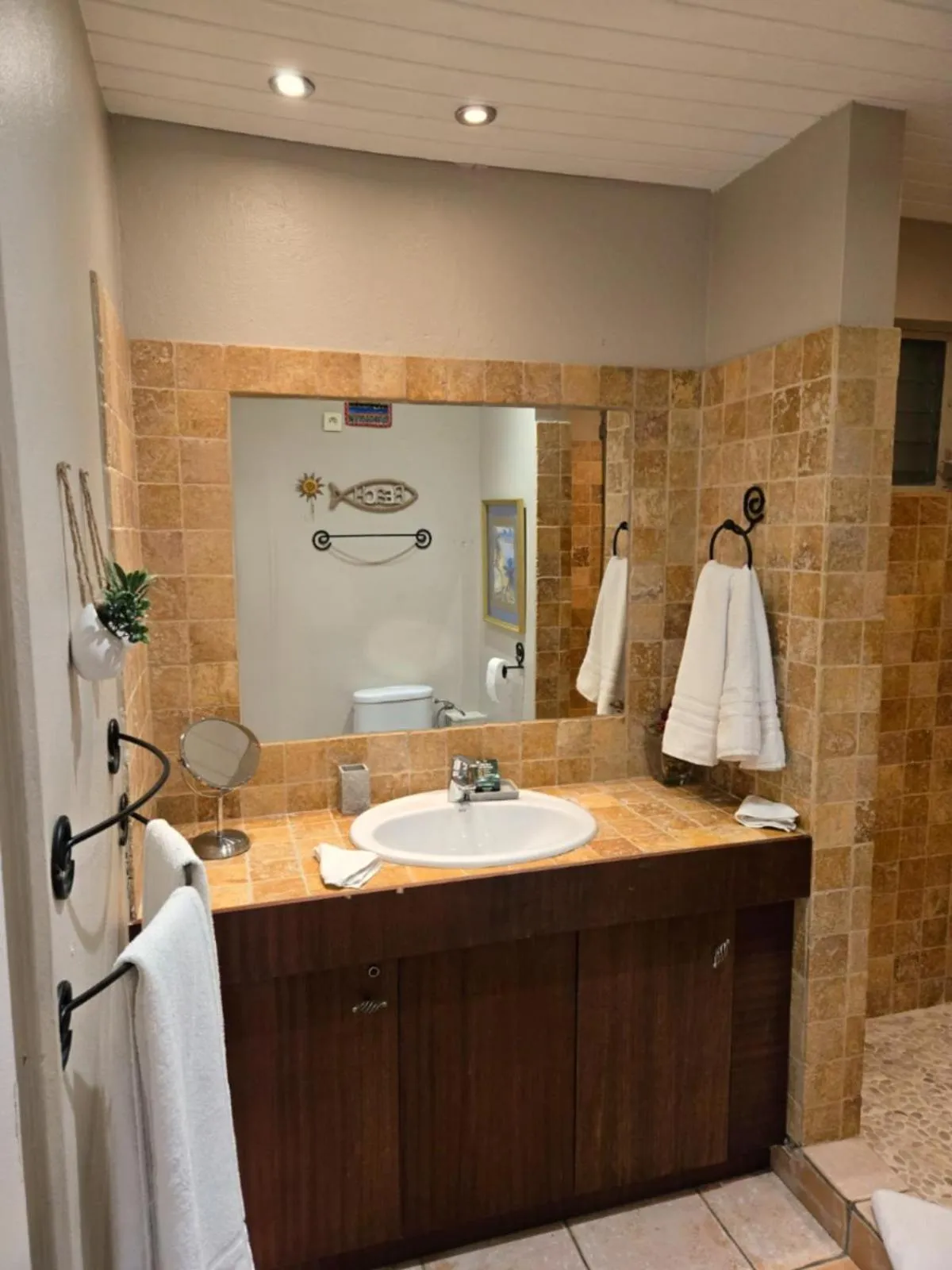 Bathroom in Les Balcons d'Oyster Pond
