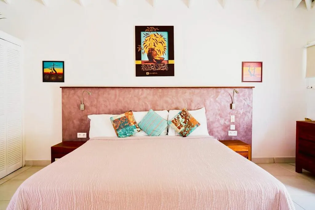 Bed in Les Balcons d'Oyster Pond