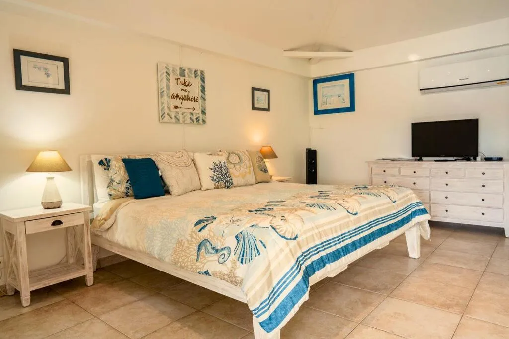 Bed in Les Balcons d'Oyster Pond