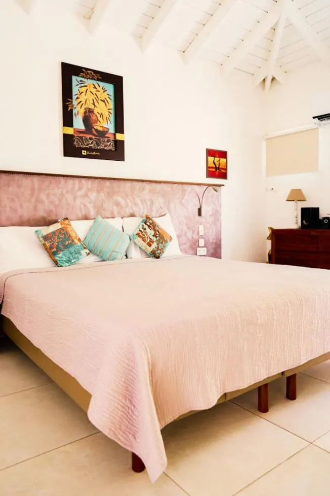 Bed in Les Balcons d'Oyster Pond