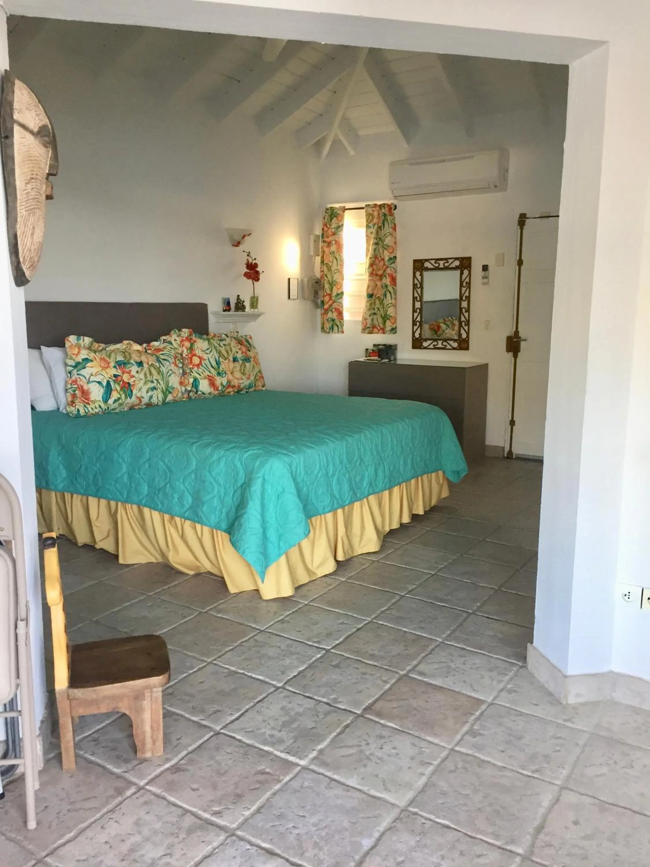 Bed in Les Balcons d'Oyster Pond