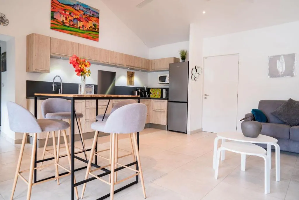 Kitchen or kitchenette in Les Balcons d'Oyster Pond