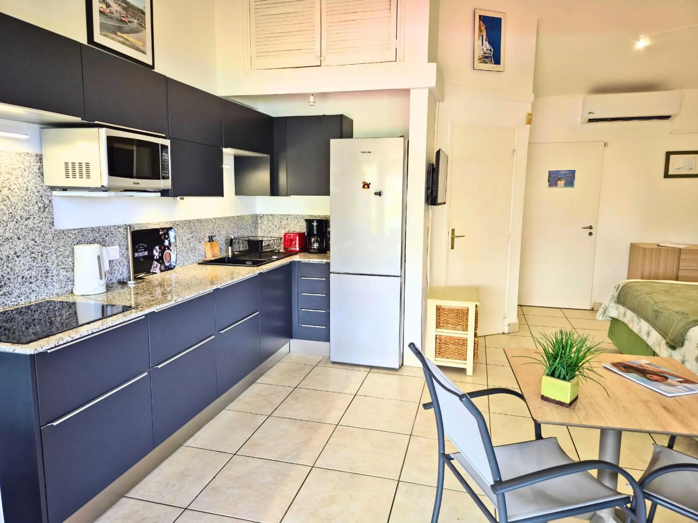 Kitchen or kitchenette in Les Balcons d'Oyster Pond
