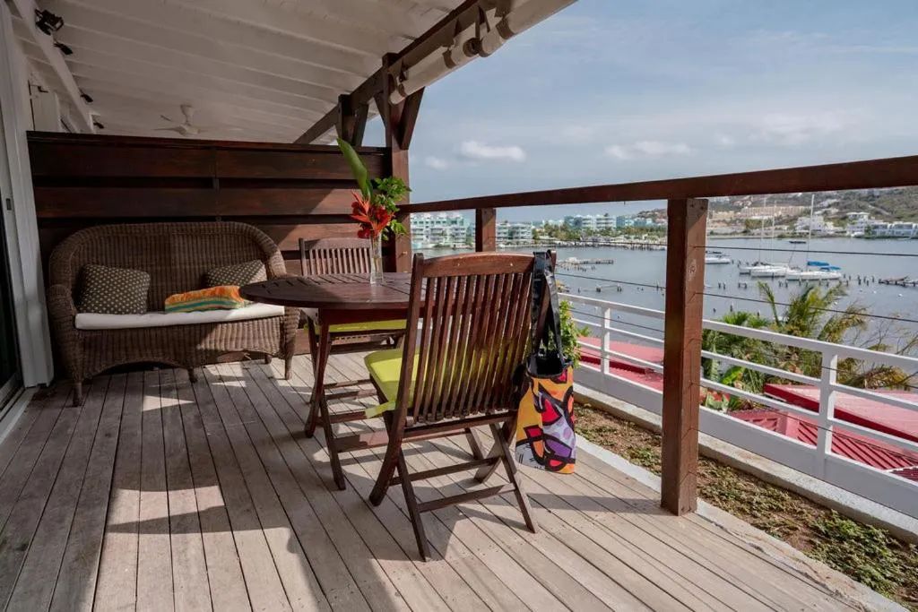 Patio in Les Balcons d'Oyster Pond