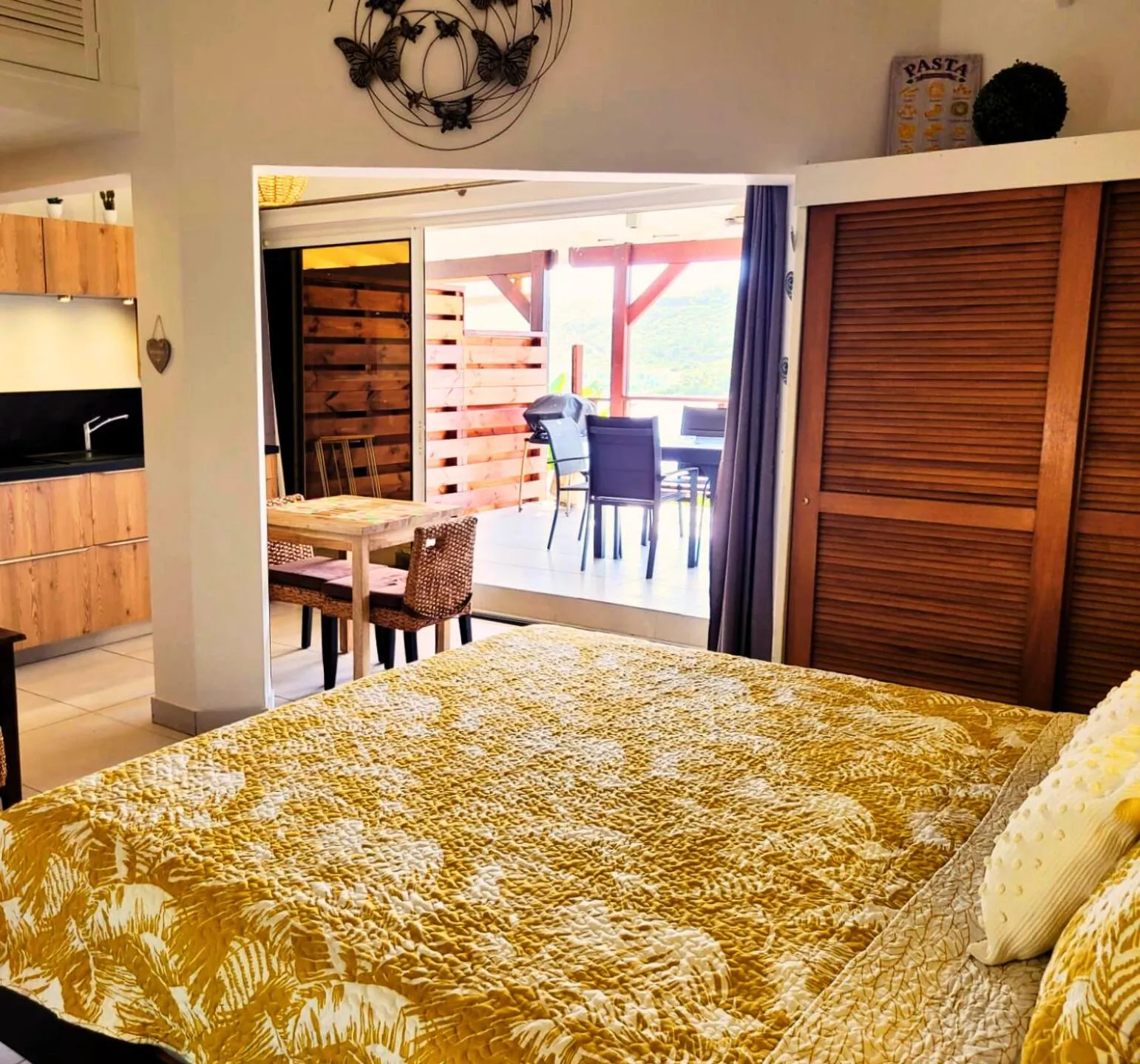 Bed in Les Balcons d'Oyster Pond