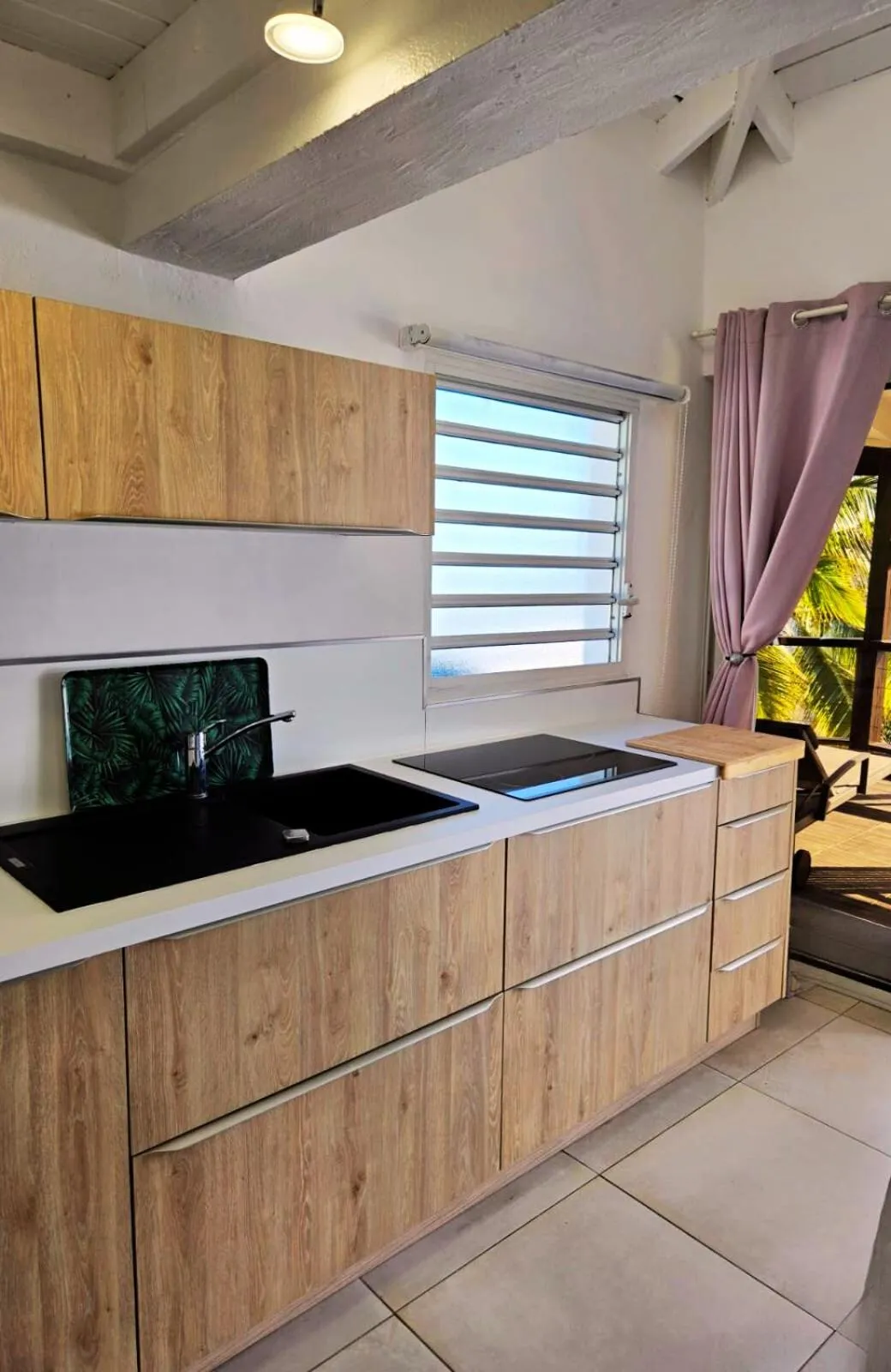 Kitchen or kitchenette in Les Balcons d'Oyster Pond