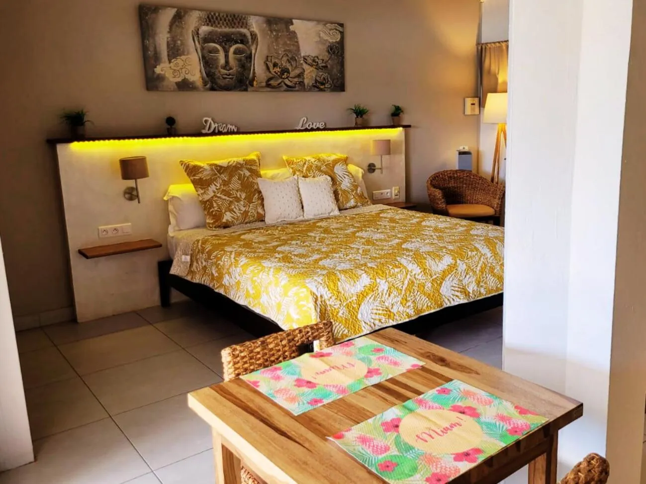 Bed in Les Balcons d'Oyster Pond