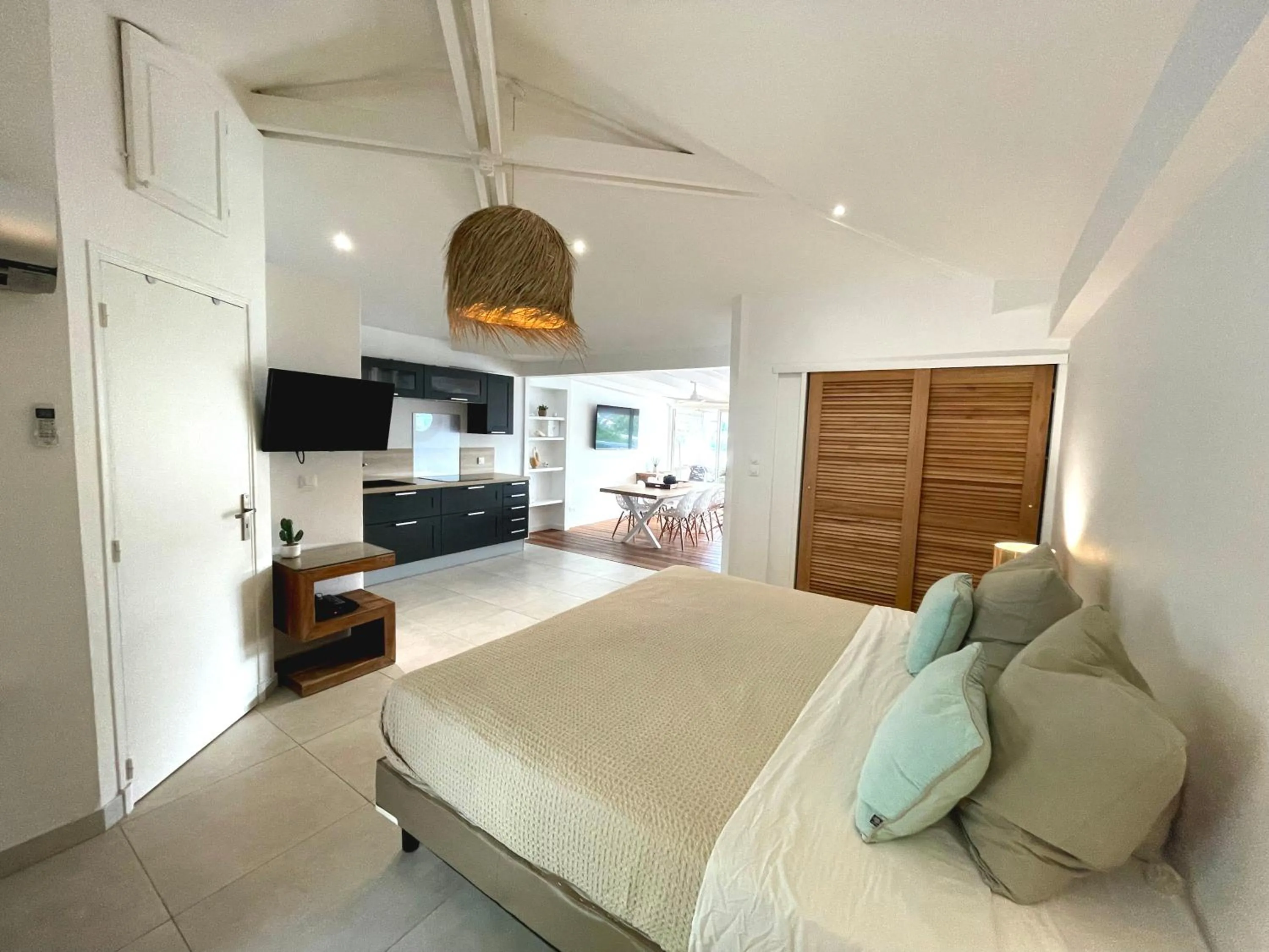 Bed in Les Balcons d'Oyster Pond