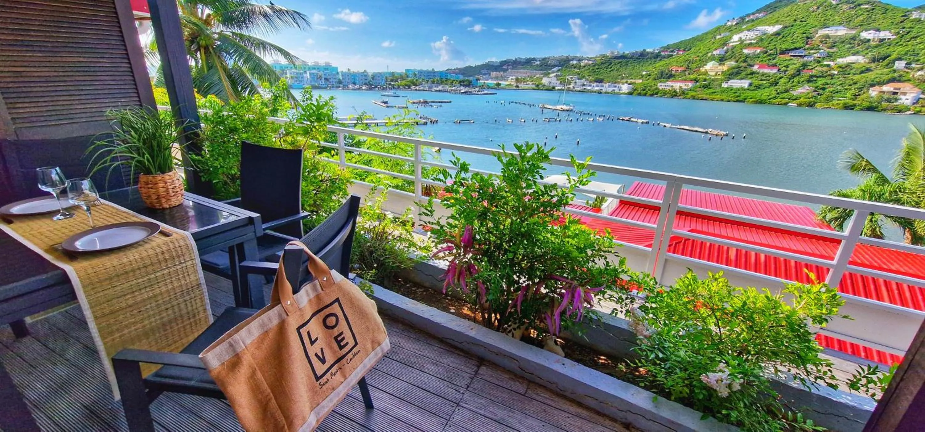 Patio in Les Balcons d'Oyster Pond