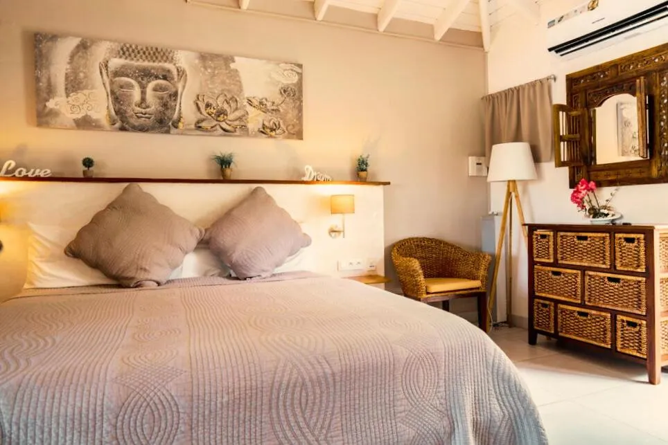 Bed in Les Balcons d'Oyster Pond