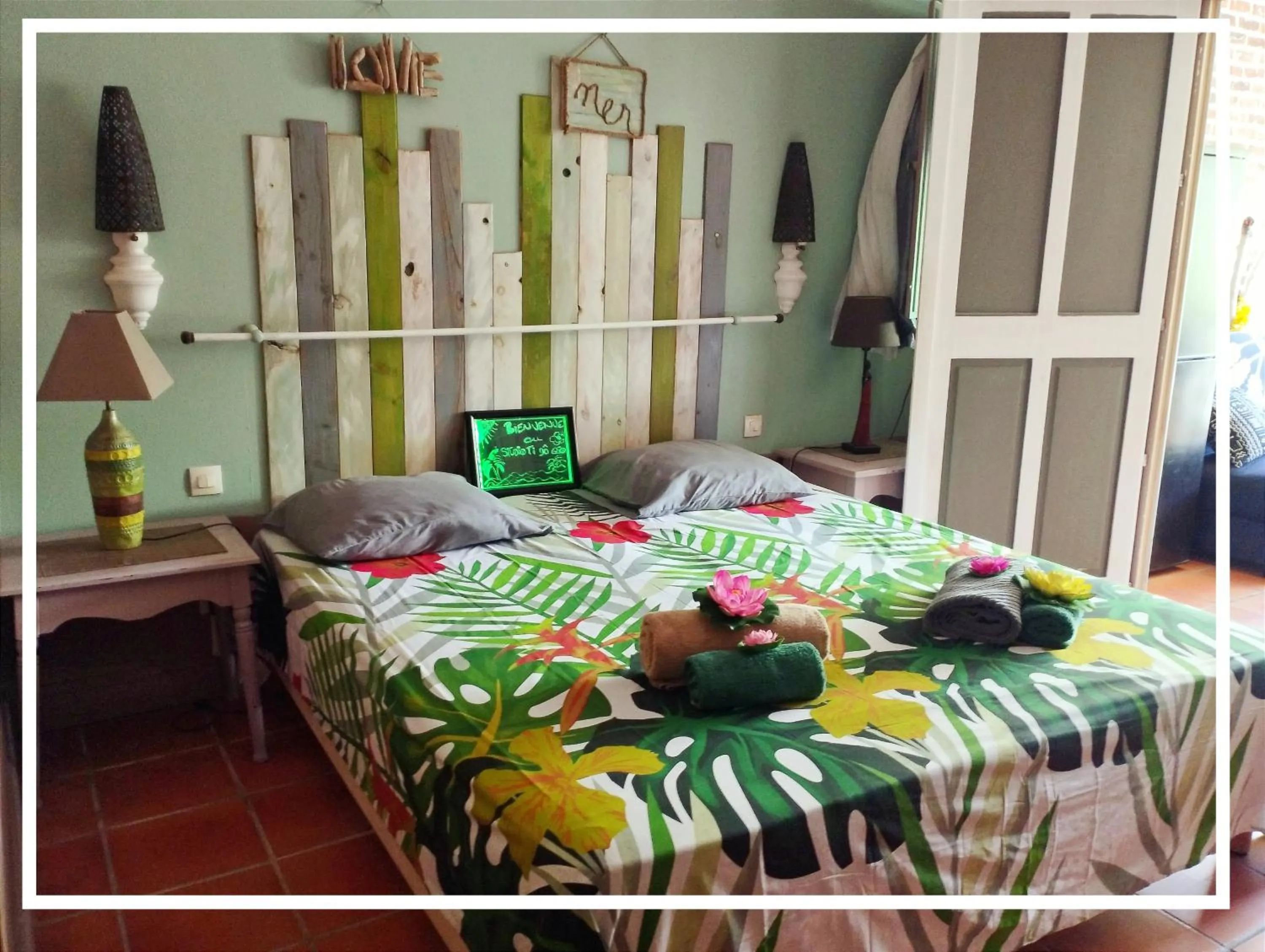 Bedroom, Bed in Studio Ti Dô Geo - Anse des Rochers à St François - Guadeloupe