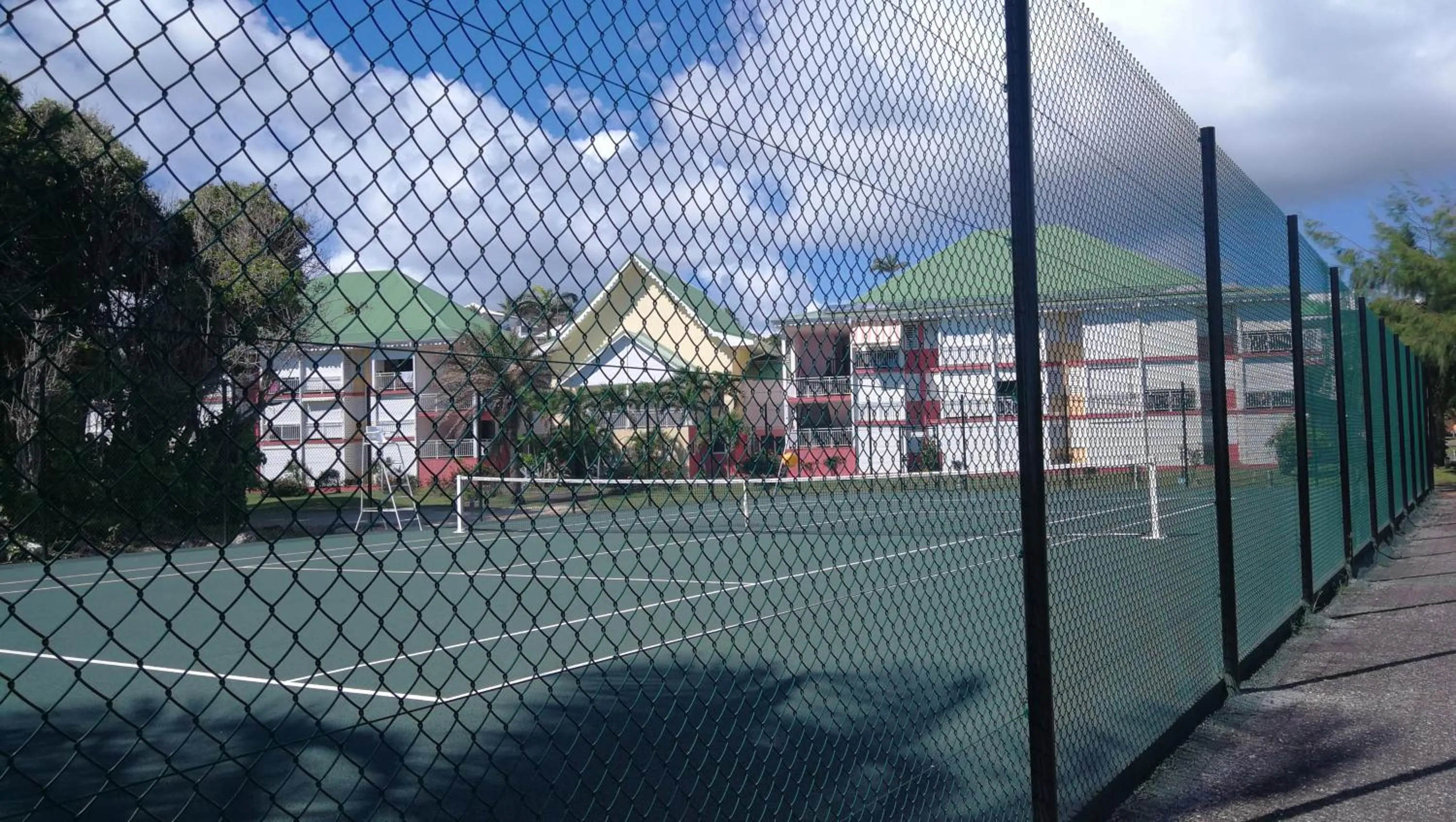 Tennis court in Studio Ti Dô Geo - Anse des Rochers à St François - Guadeloupe