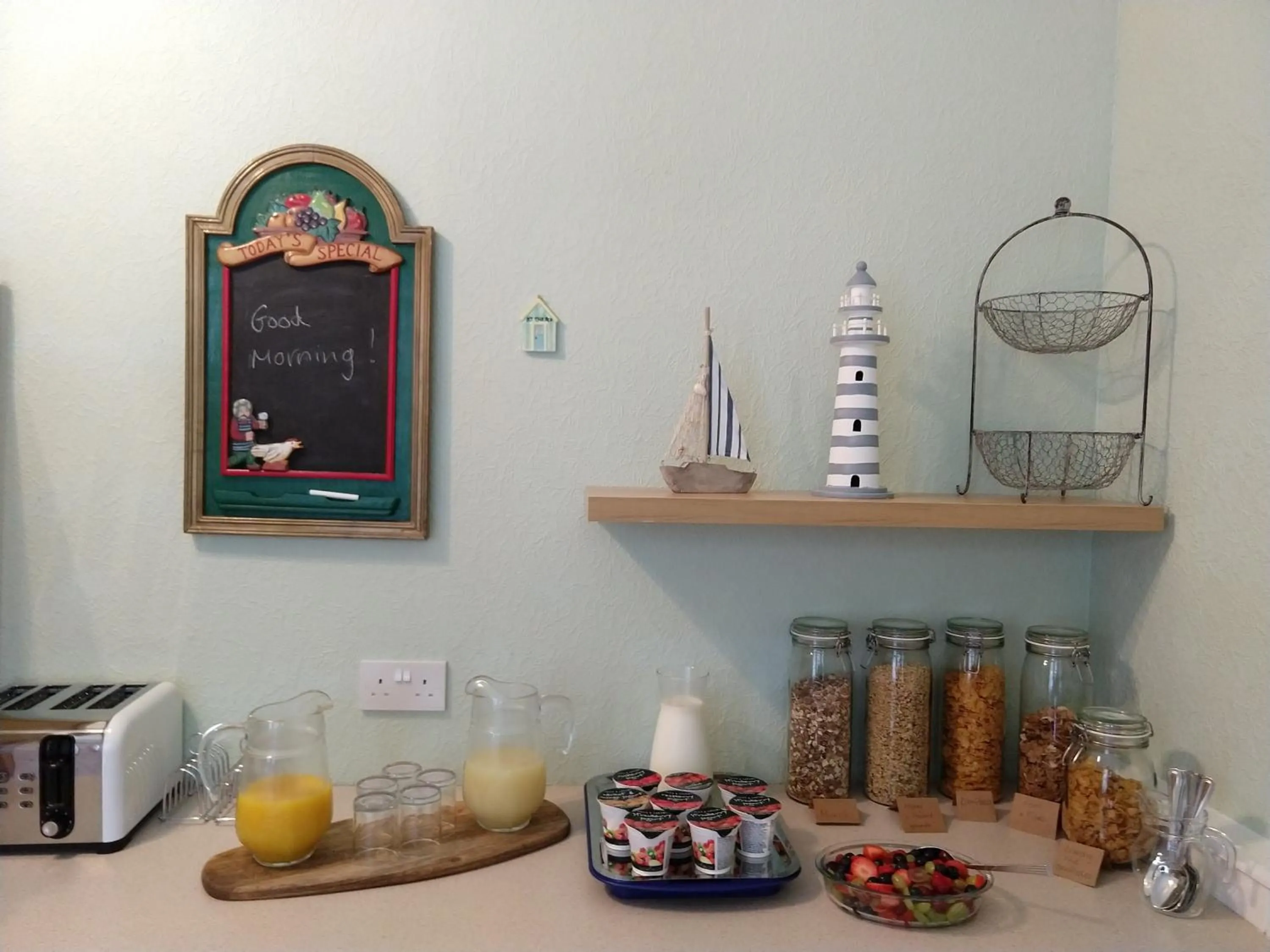 Food and drinks in By The Sea Bed and Breakfast