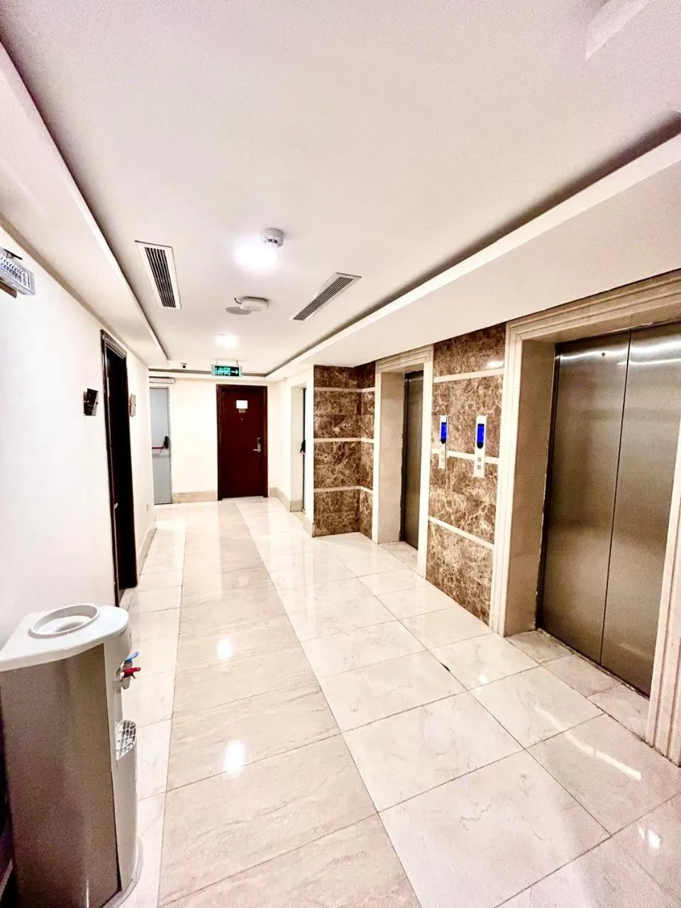 elevator in Knooz Aldiafah