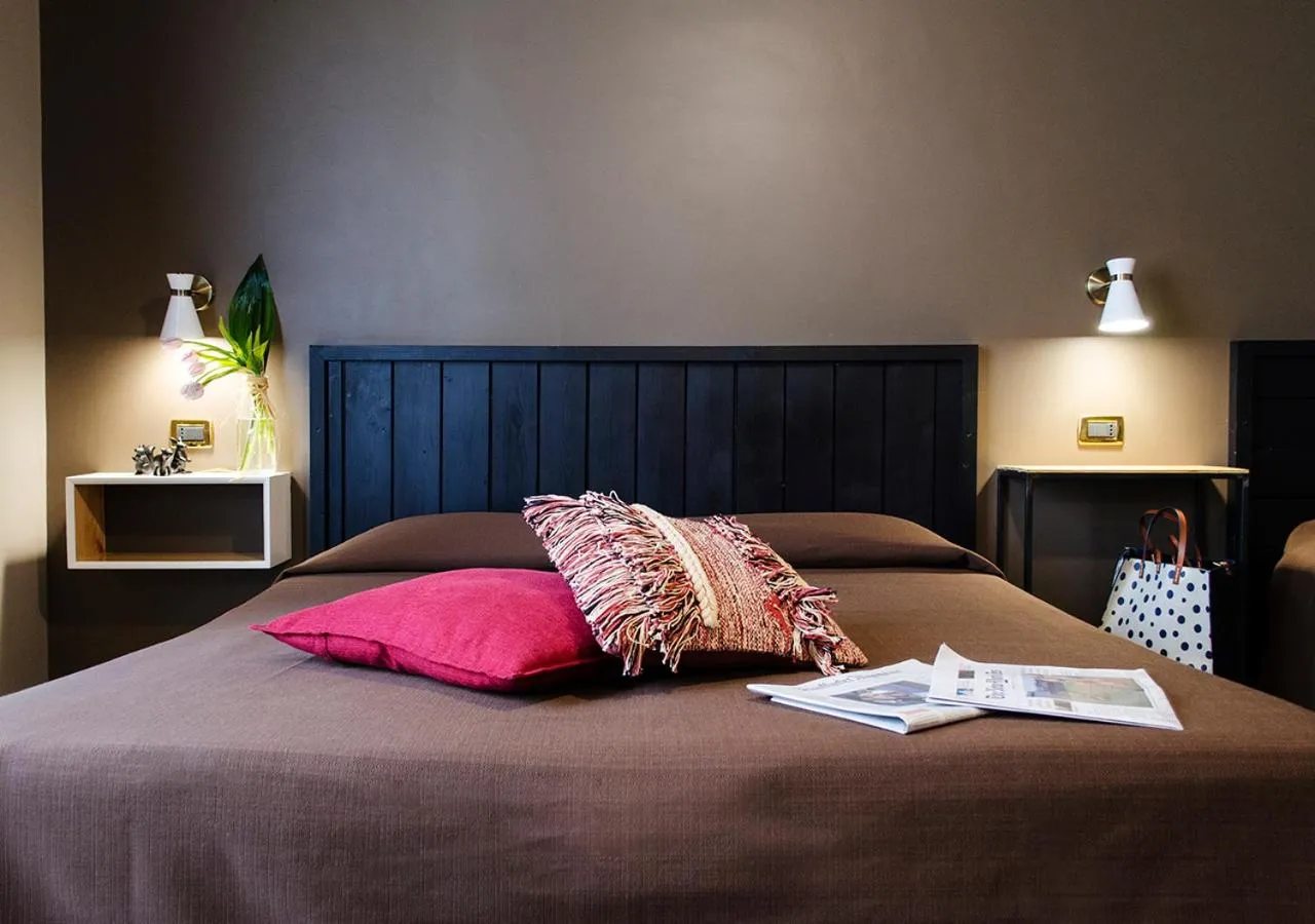 Bedroom, Bed in Eterna Roma