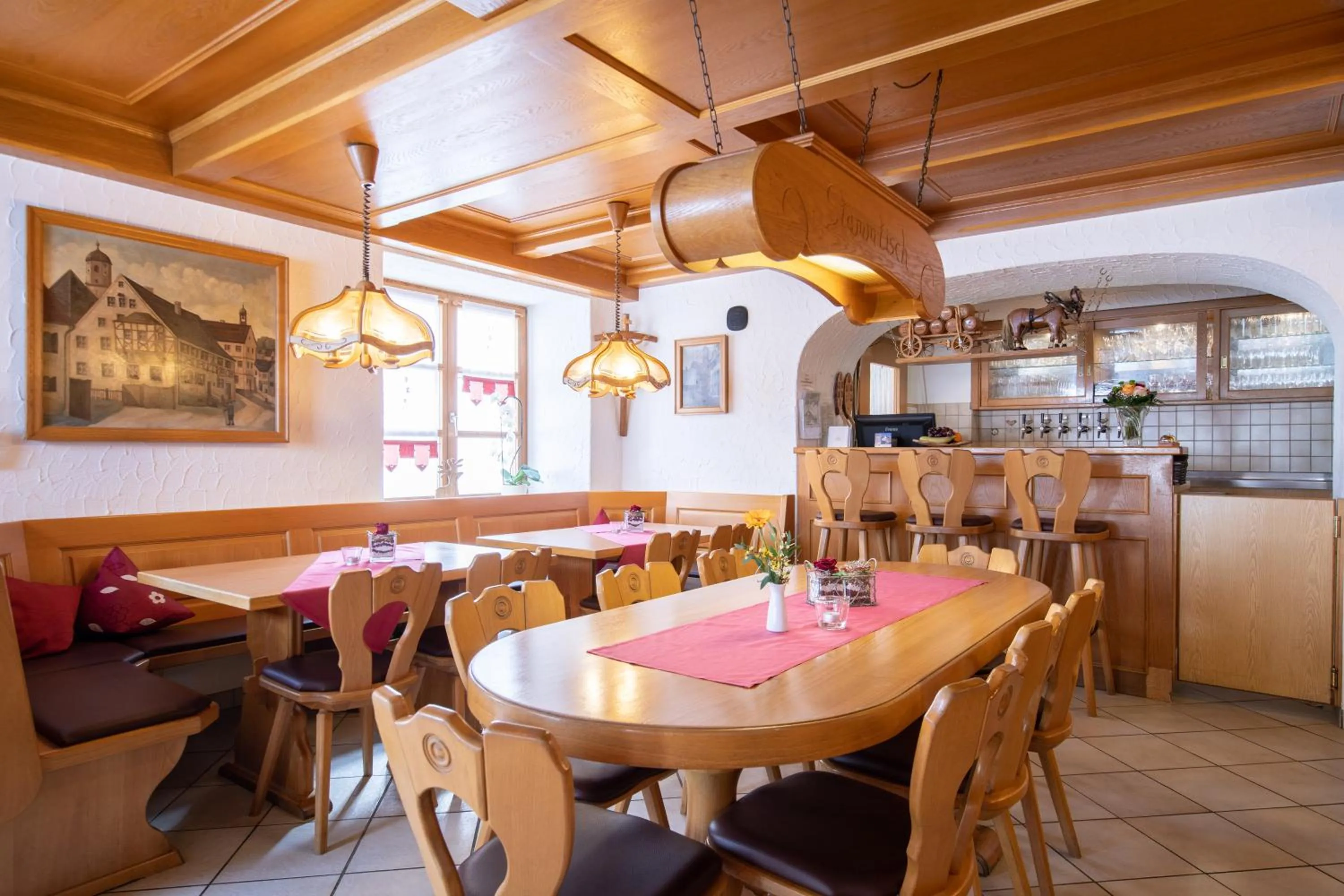 Restaurant/places to eat in Hotel-Restaurant Straussen