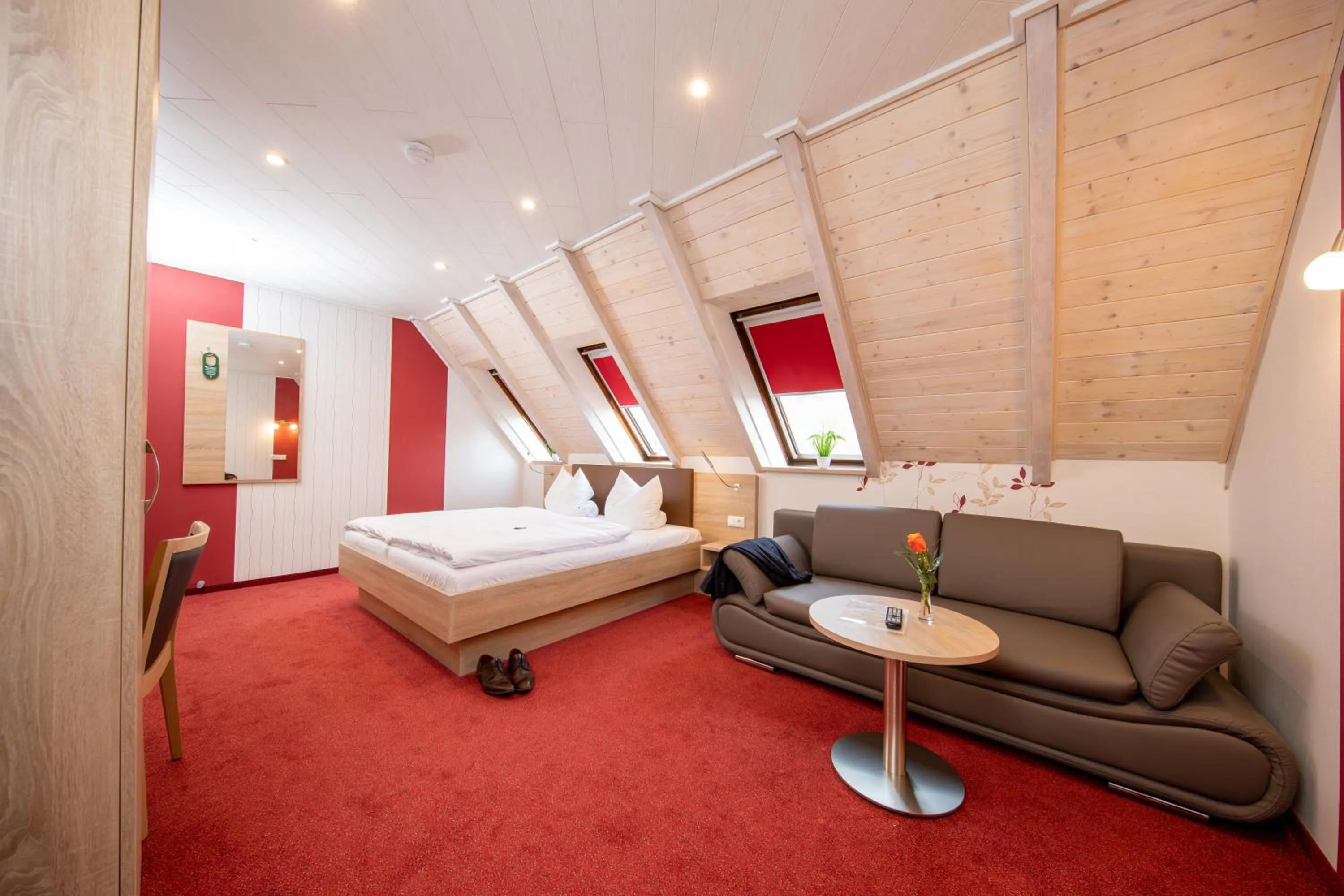 Photo of the whole room, Bed in Hotel-Restaurant Straussen