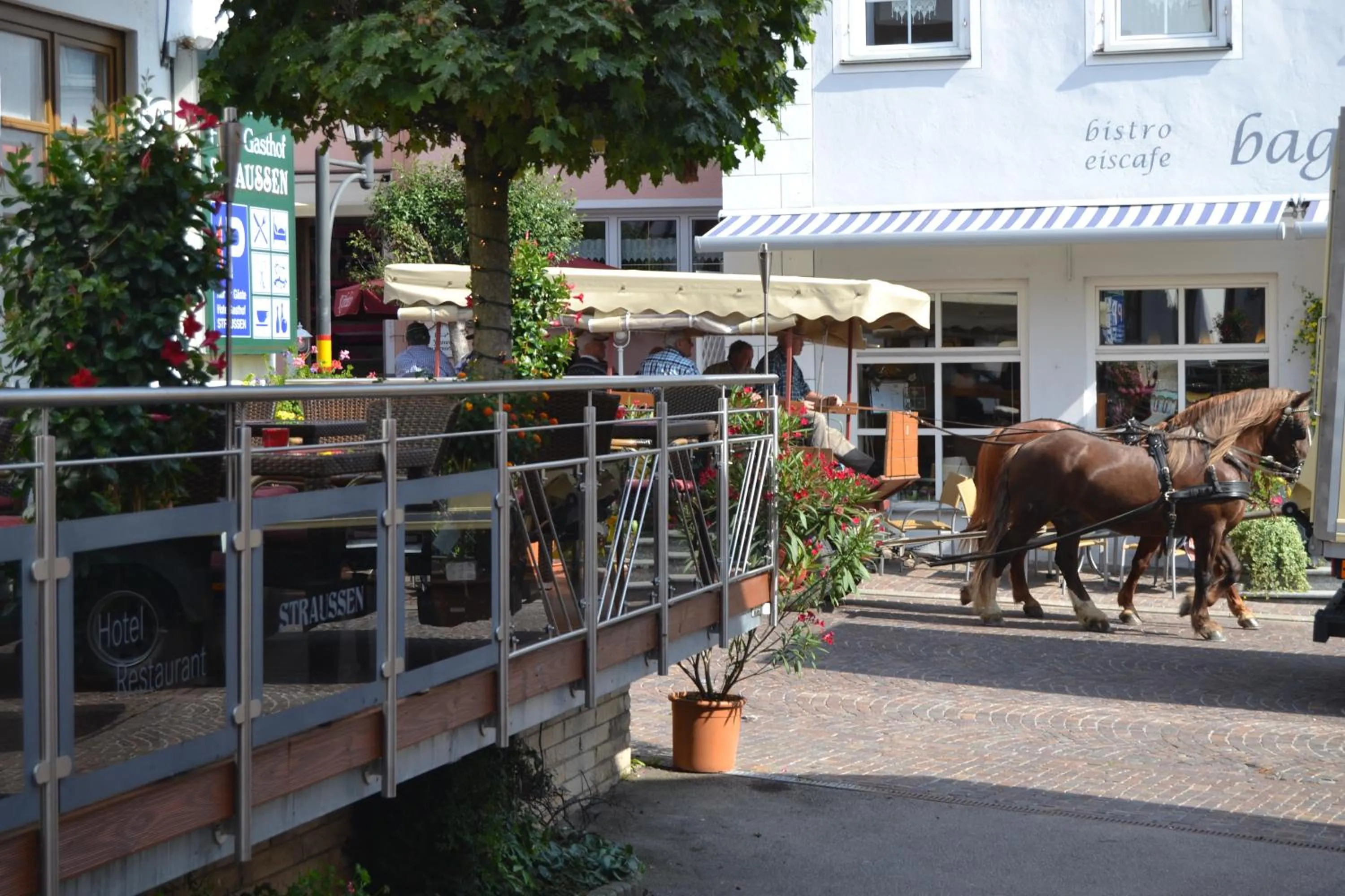 Patio in Hotel-Restaurant Straussen