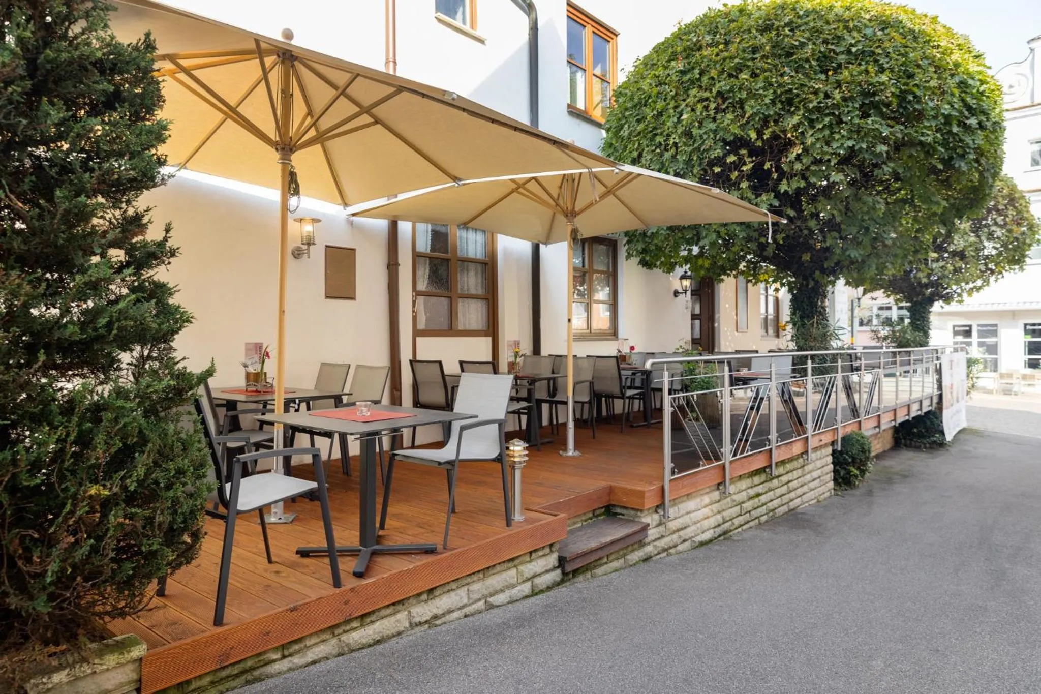 Patio in Hotel-Restaurant Straussen