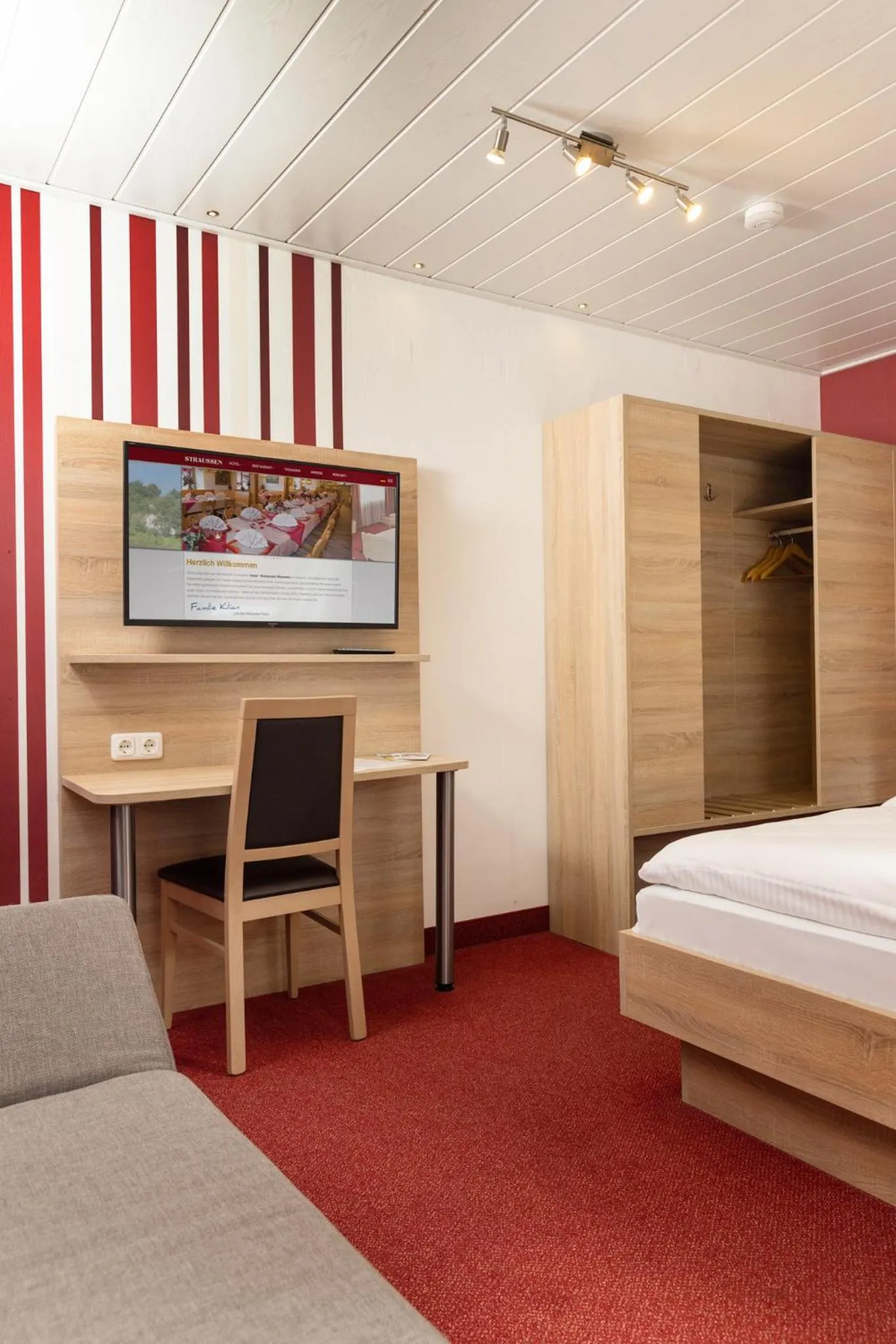 TV and multimedia, Bed in Hotel-Restaurant Straussen
