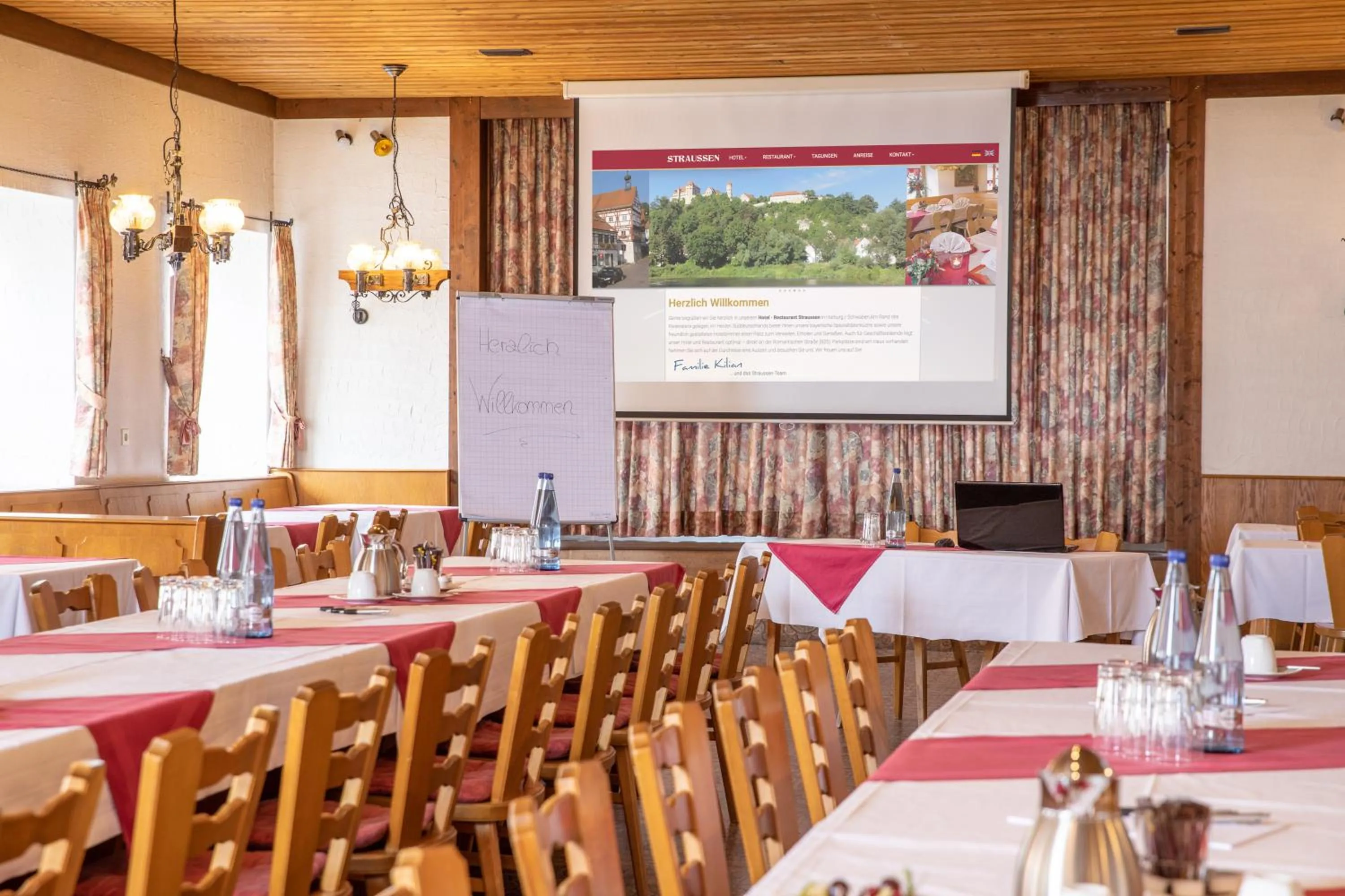 Restaurant/places to eat in Hotel-Restaurant Straussen