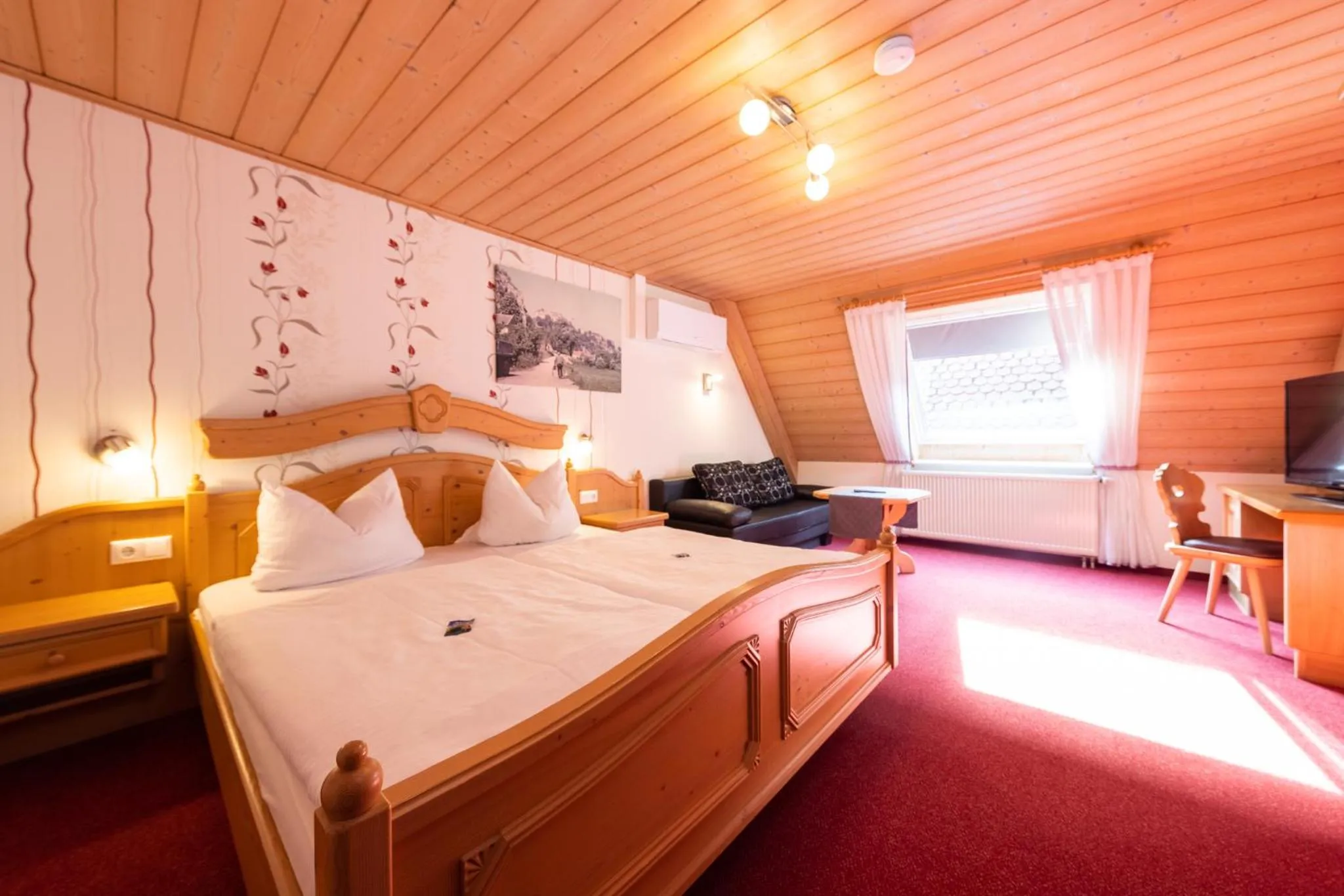 Bed in Hotel-Restaurant Straussen