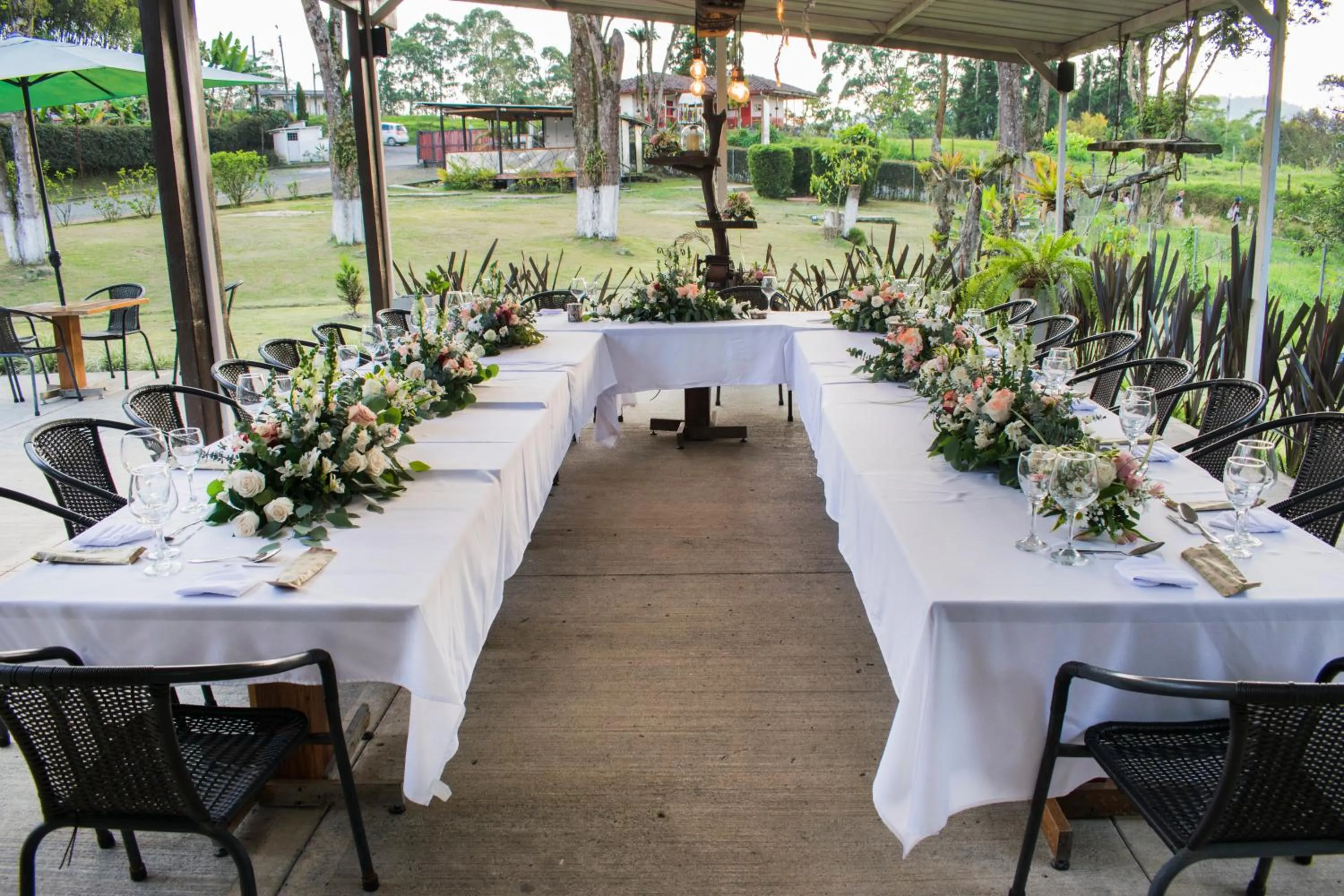 Restaurant/places to eat in Hotel Hacienda Santa Clara