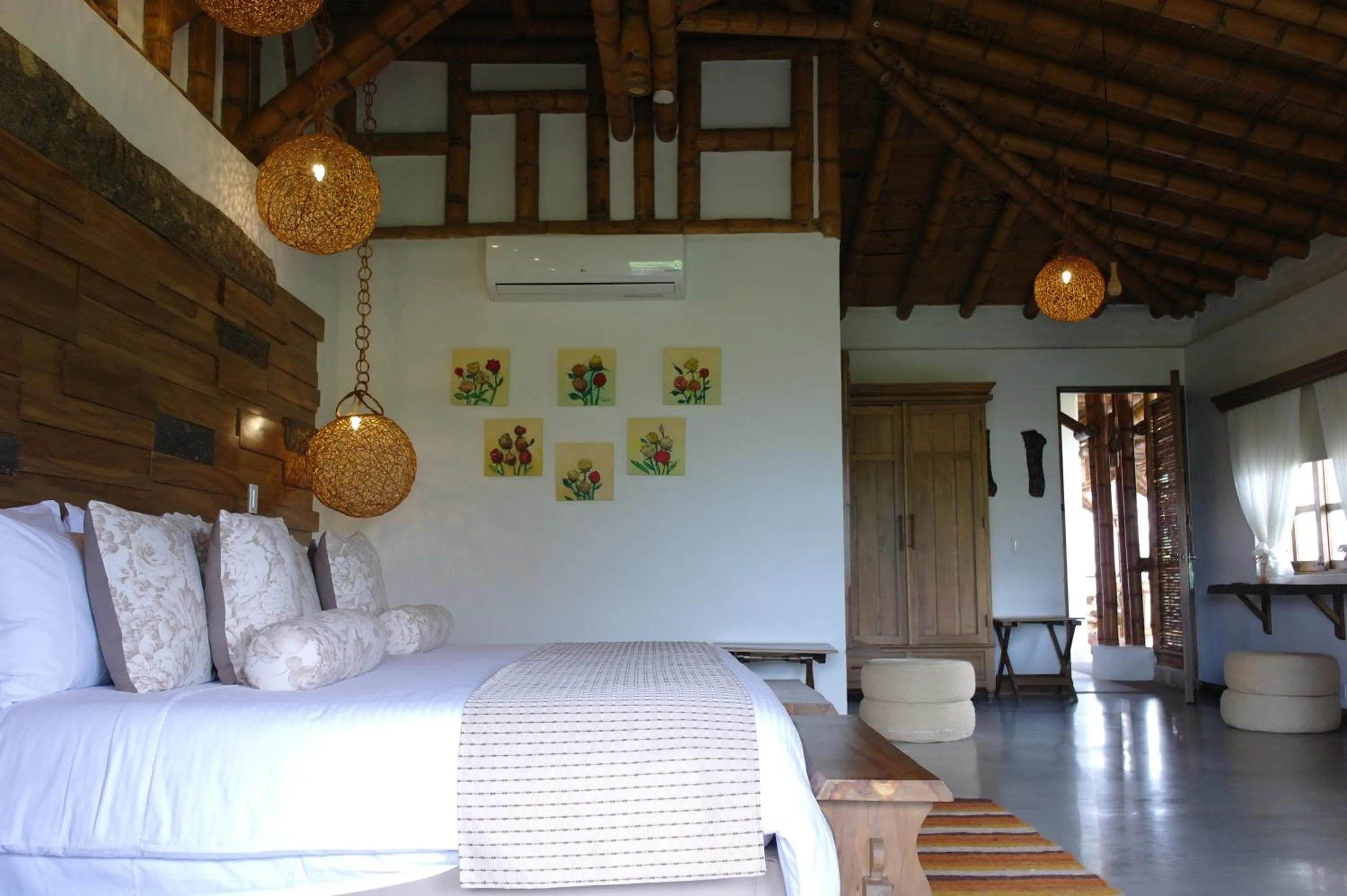 Photo of the whole room, Bed in Hotel Casa San Carlos Lodge Pereira