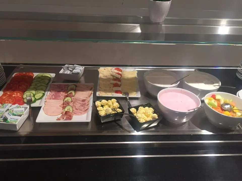 Buffet breakfast in Novina Sleep Inn Herzogenaurach