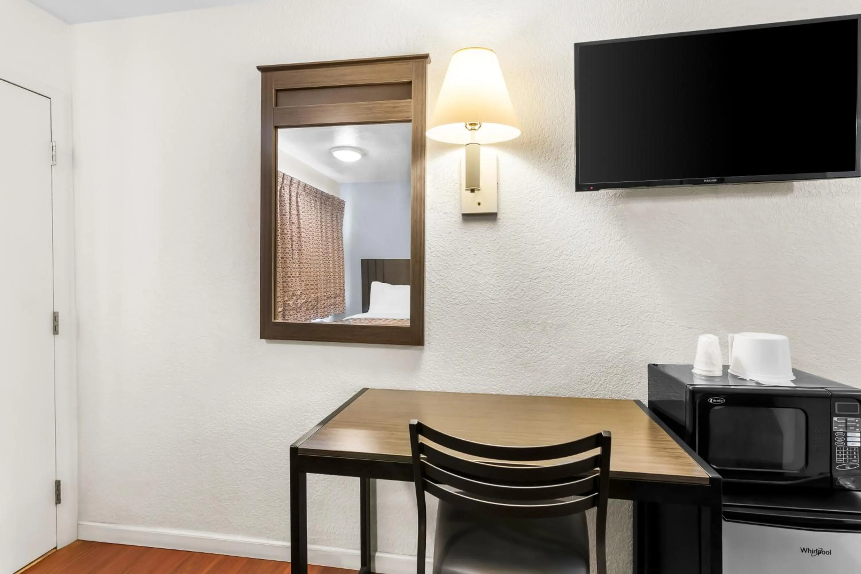 TV and multimedia in Americas Best Value Inn Stillwater