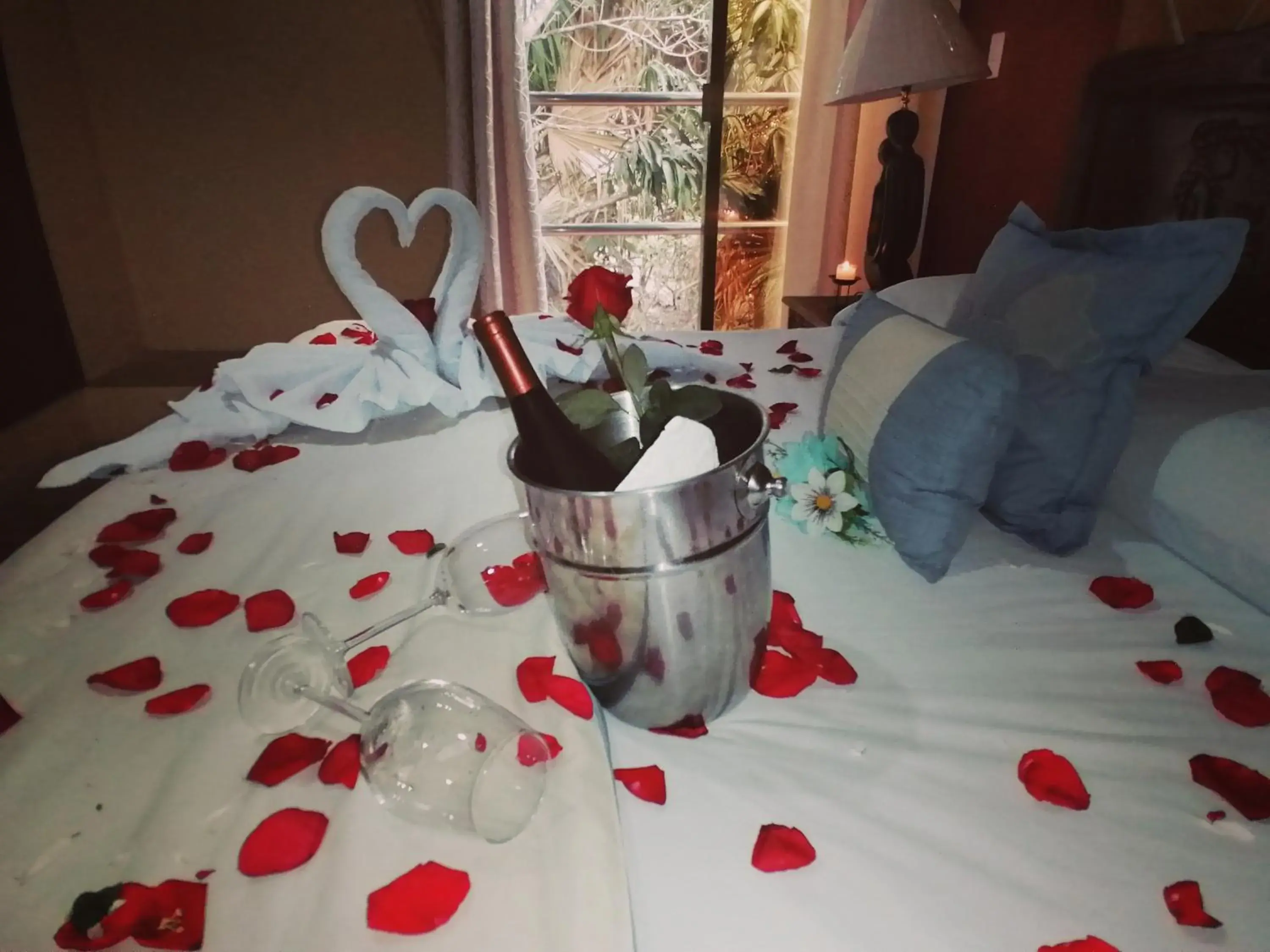 King Room - single occupancy in Hotel Mayahau Coba King Room - single occupancy in Hotel Mayahau Coba