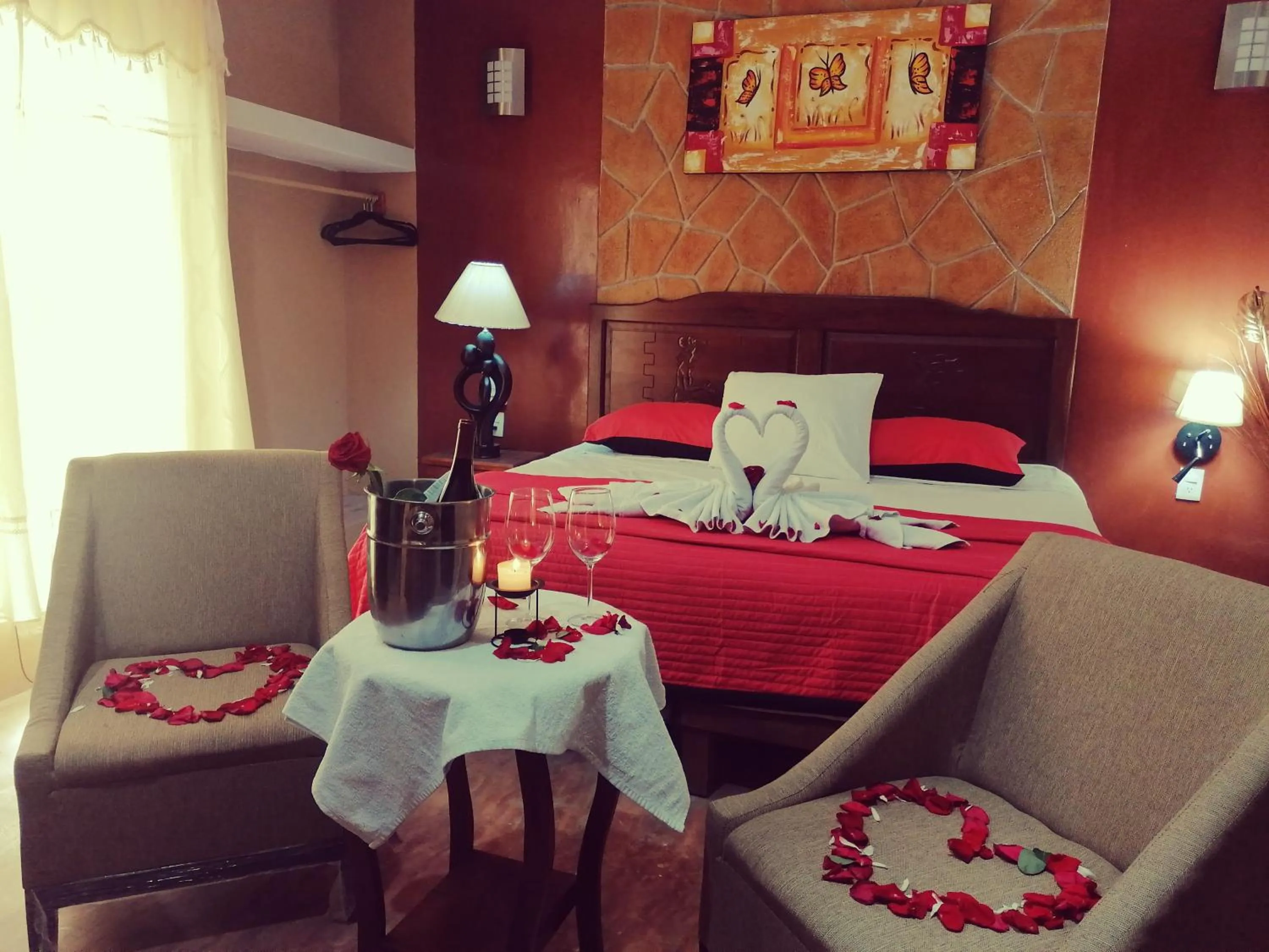 Drinks, Bed in Hotel Mayahau Coba