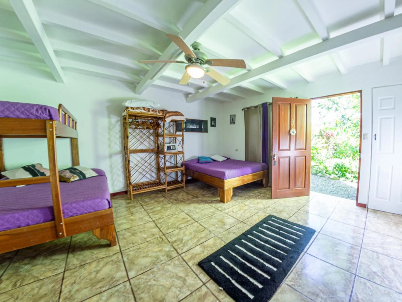 Photo of the whole room, Bed in Dolce Uvita