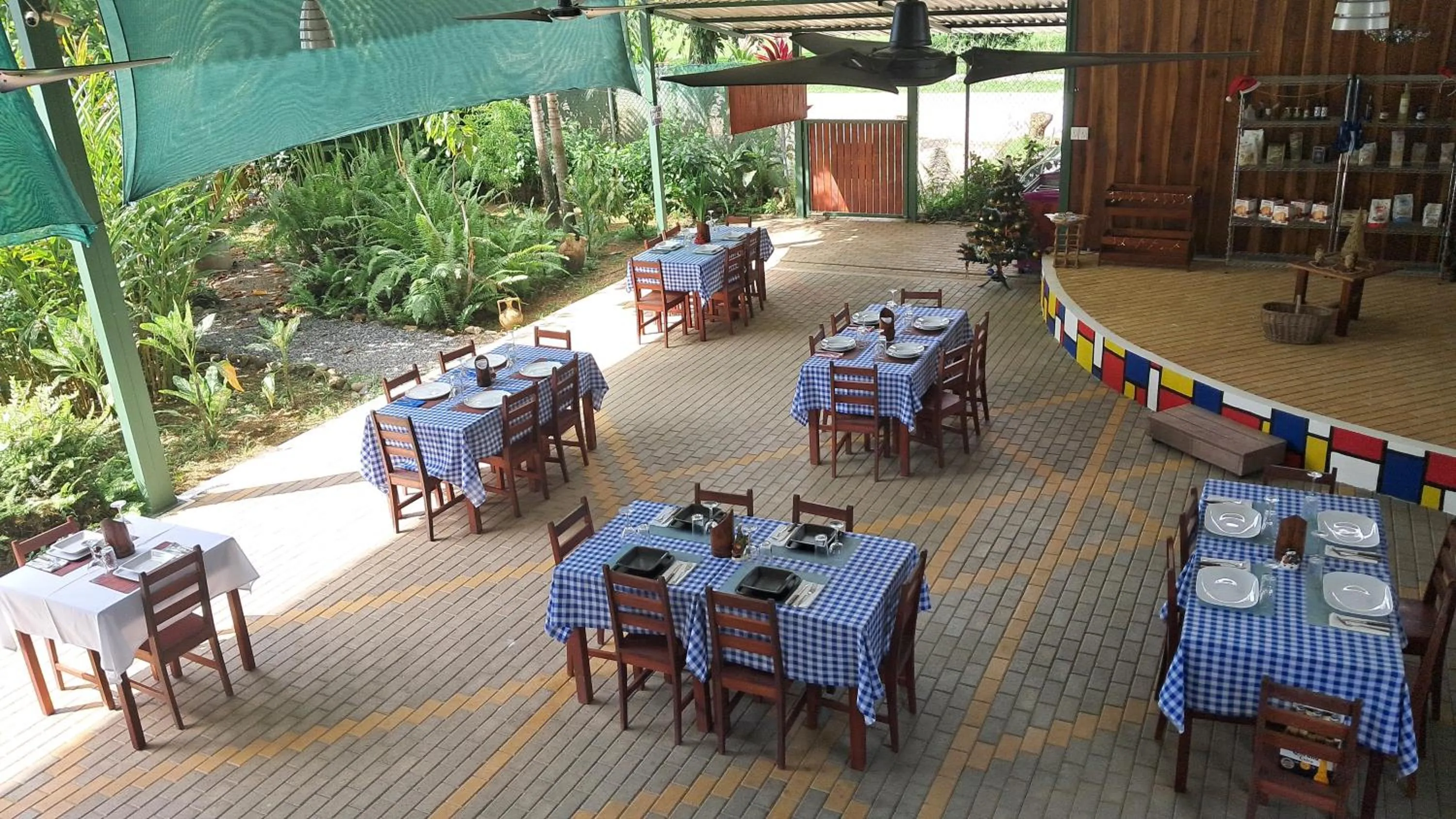 Restaurant/places to eat in Dolce Uvita