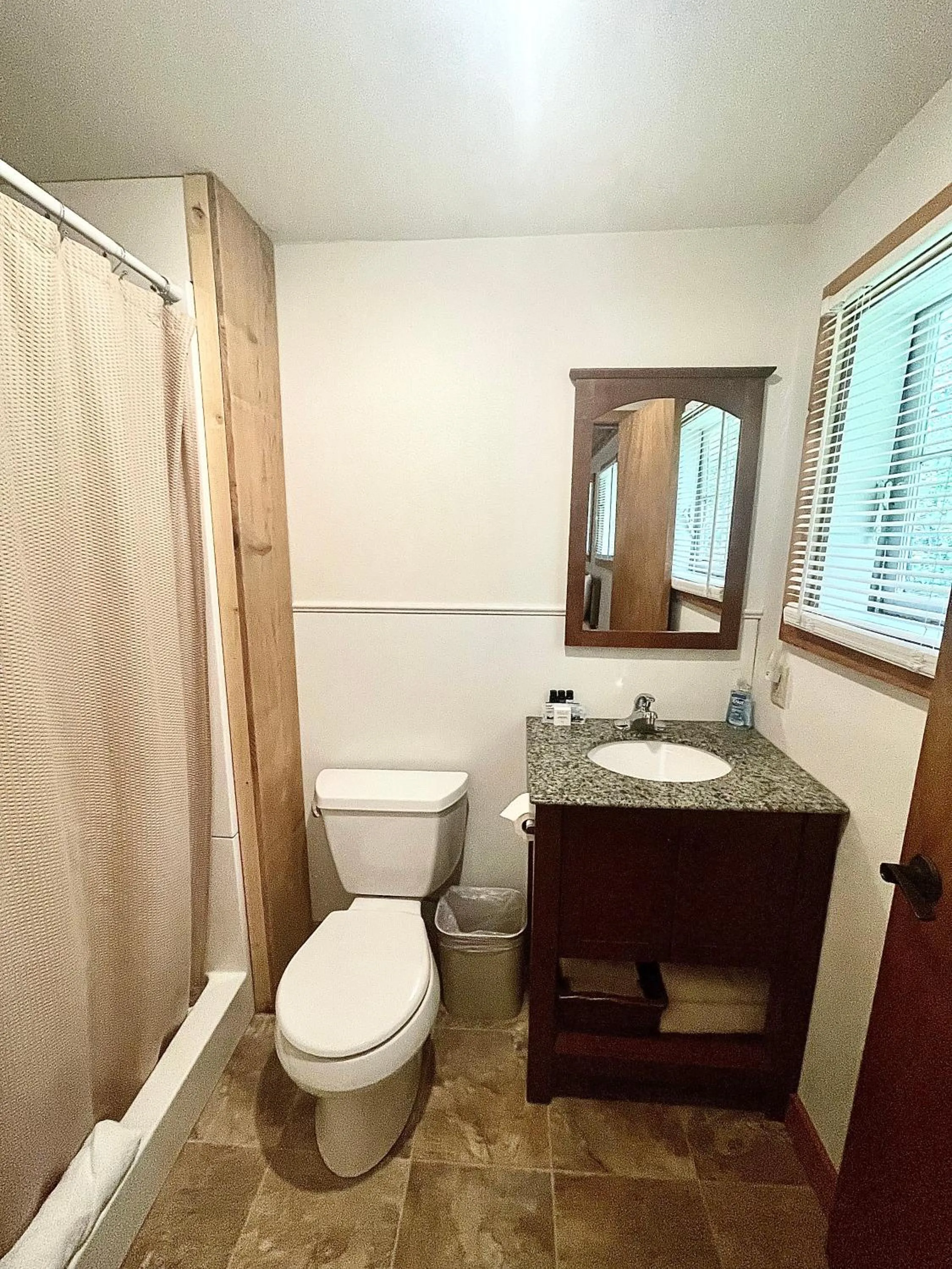 Hanging Horn Lakeside Resort