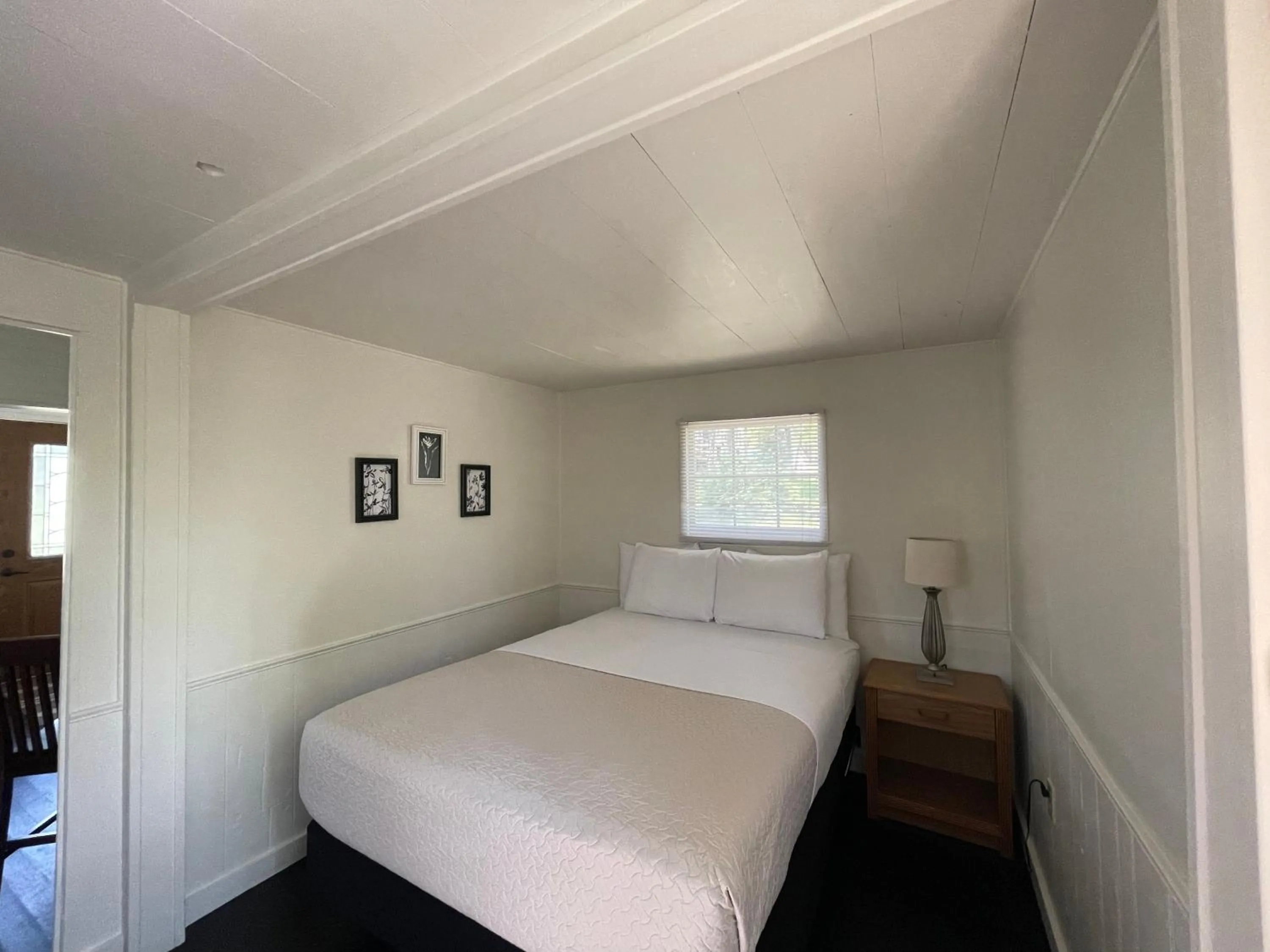 Bedroom, Bed in Hanging Horn Lakeside Resort