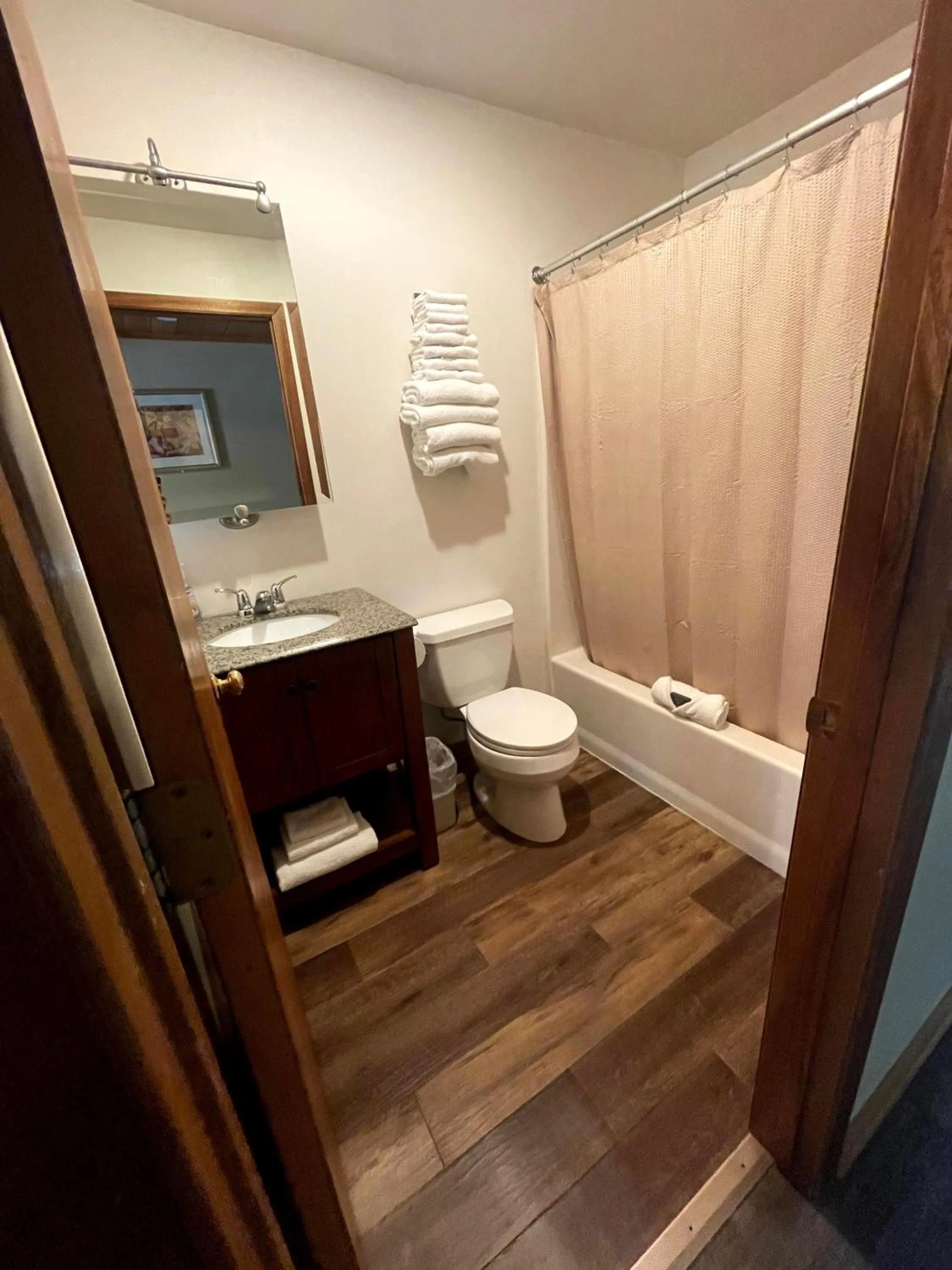 Hanging Horn Lakeside Resort