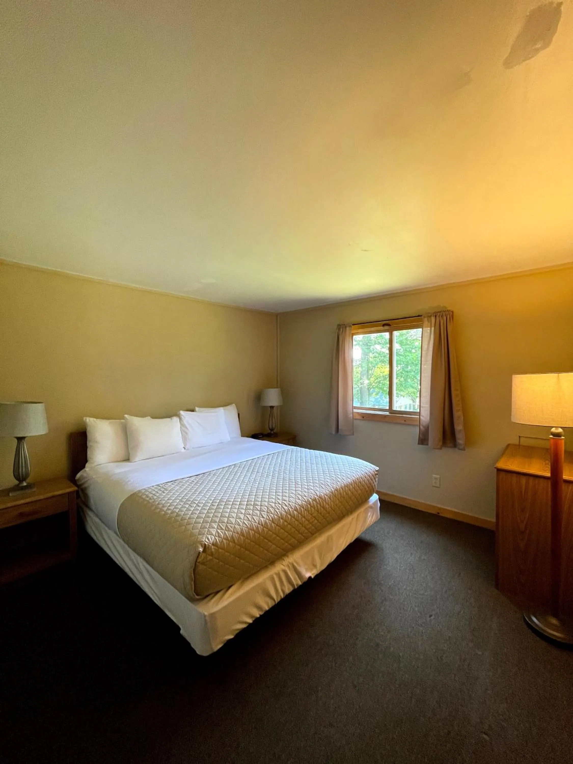 Bed in Hanging Horn Lakeside Resort