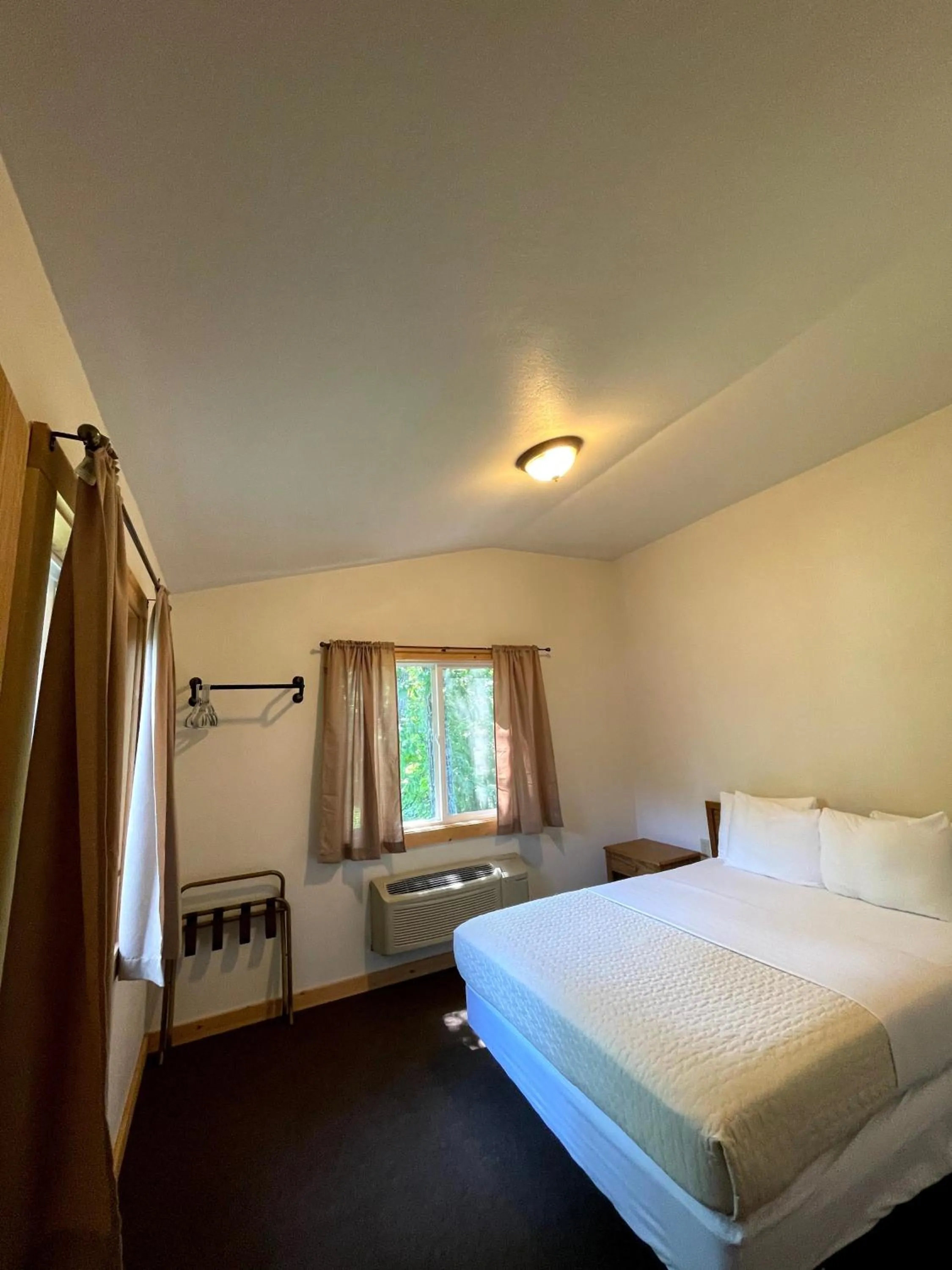 Bed in Hanging Horn Lakeside Resort