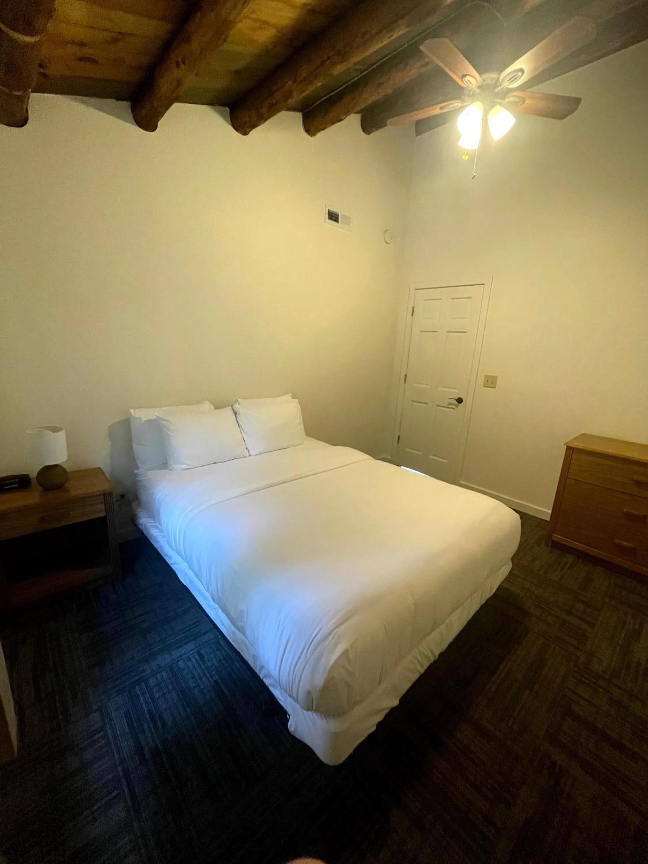 Bedroom, Bed in Hanging Horn Lakeside Resort