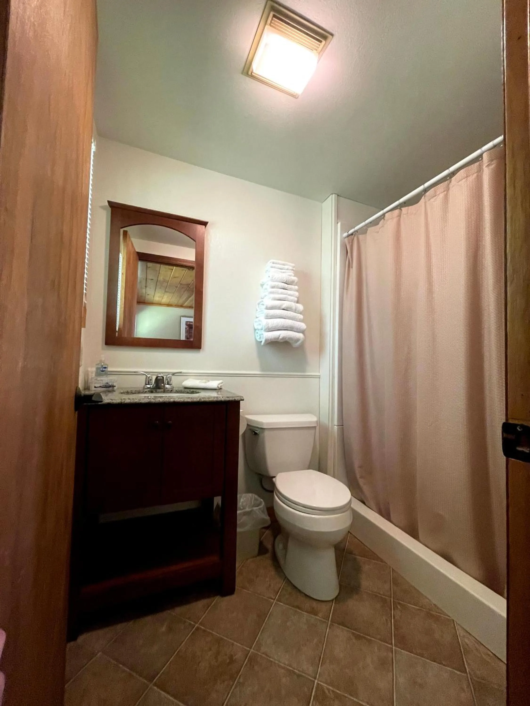 Hanging Horn Lakeside Resort