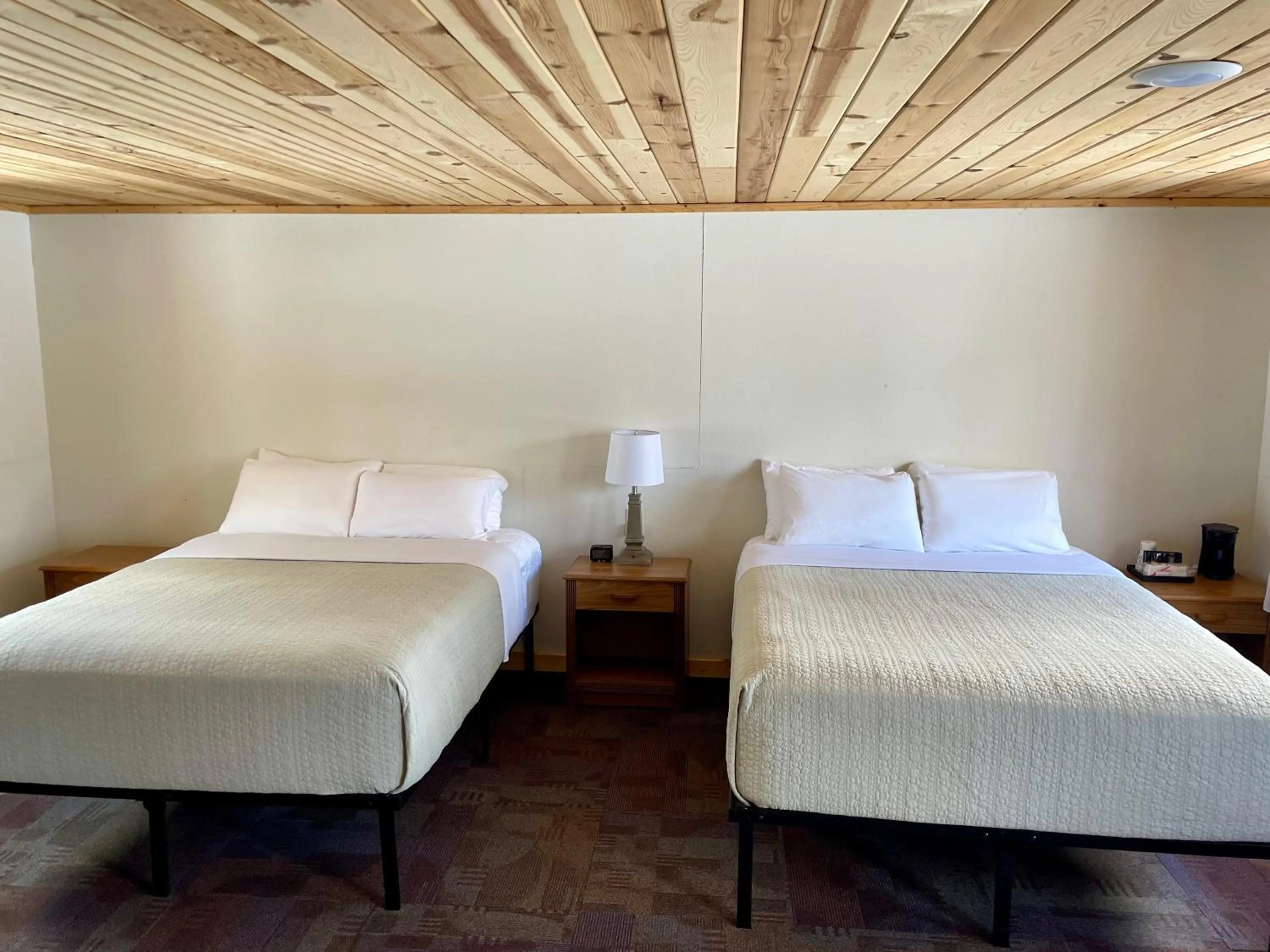 Photo of the whole room, Bed in Hanging Horn Lakeside Resort