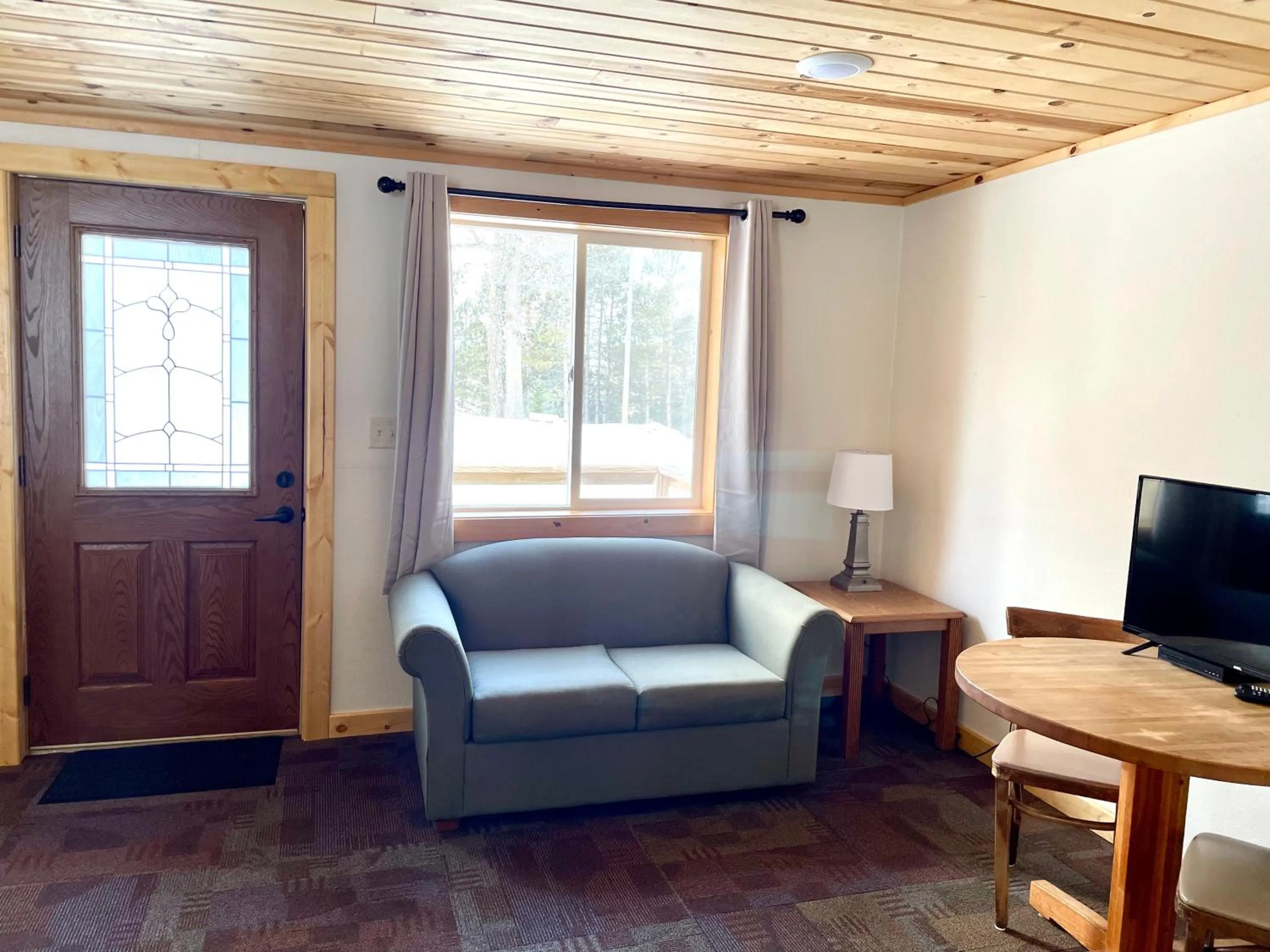 TV and multimedia in Hanging Horn Lakeside Resort