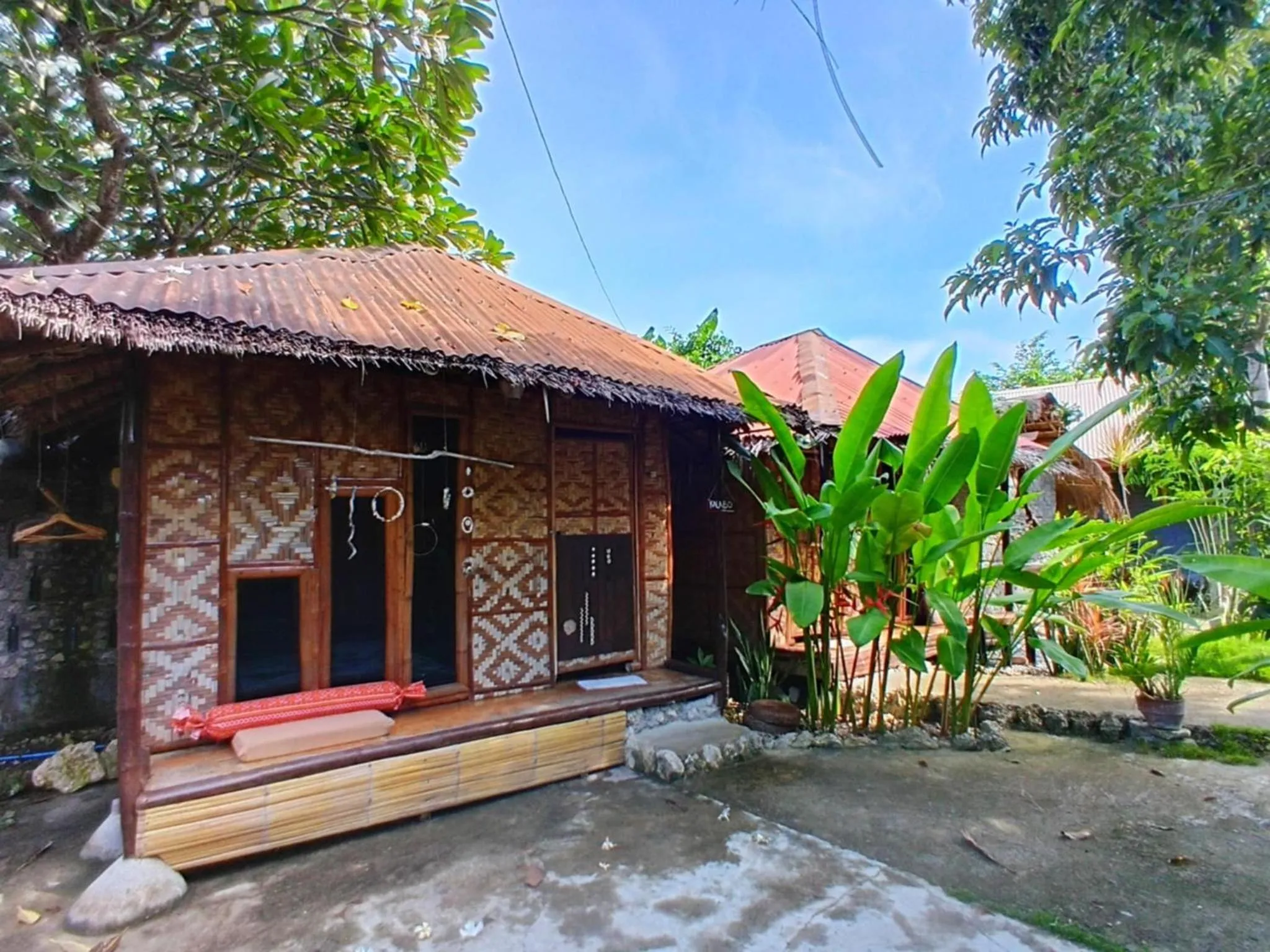 Herbs Guest House and Restaurant near the Sea