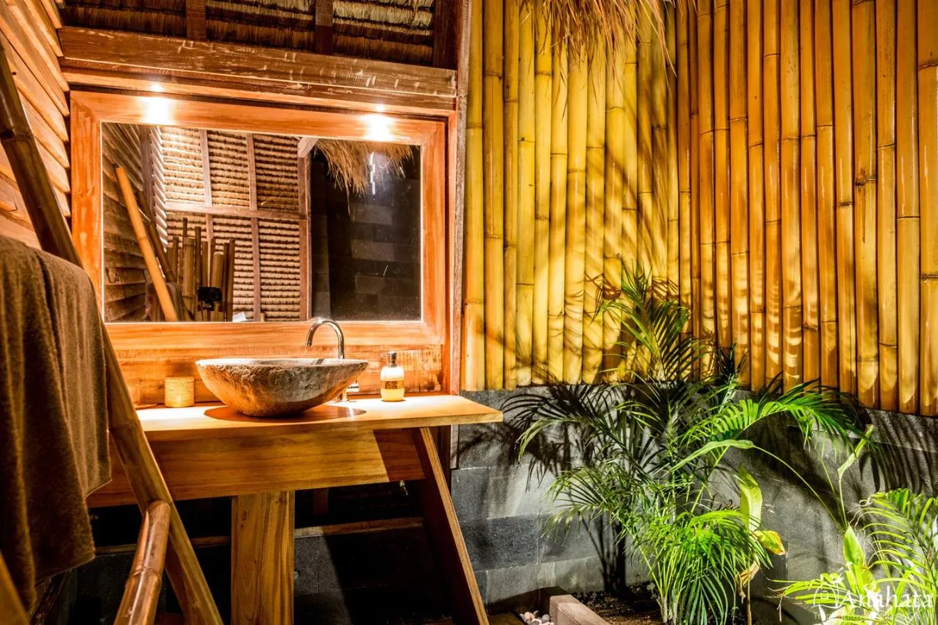 Night in Anahata - Tropical Private Villas